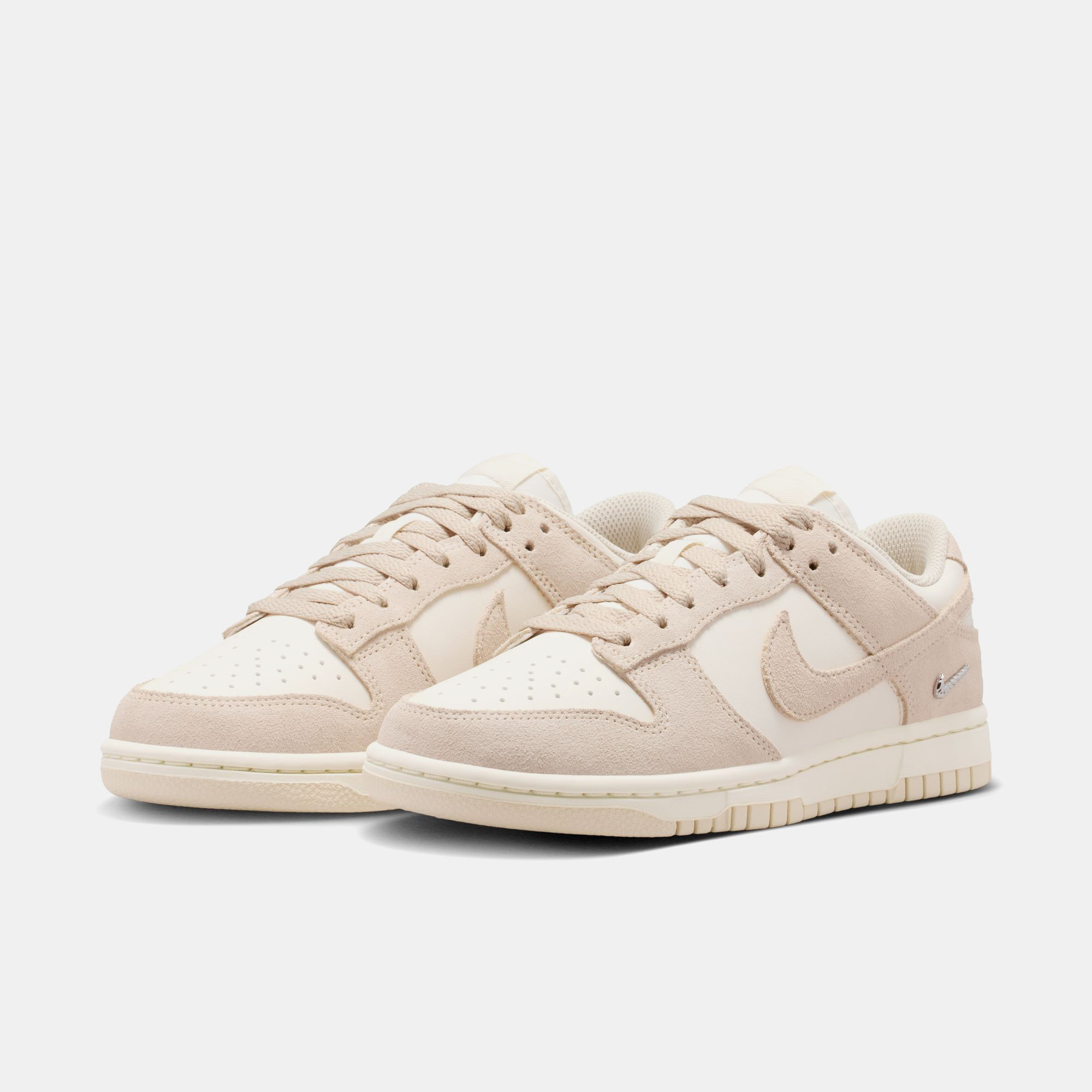 Nike Dunk Low Suede image number 2