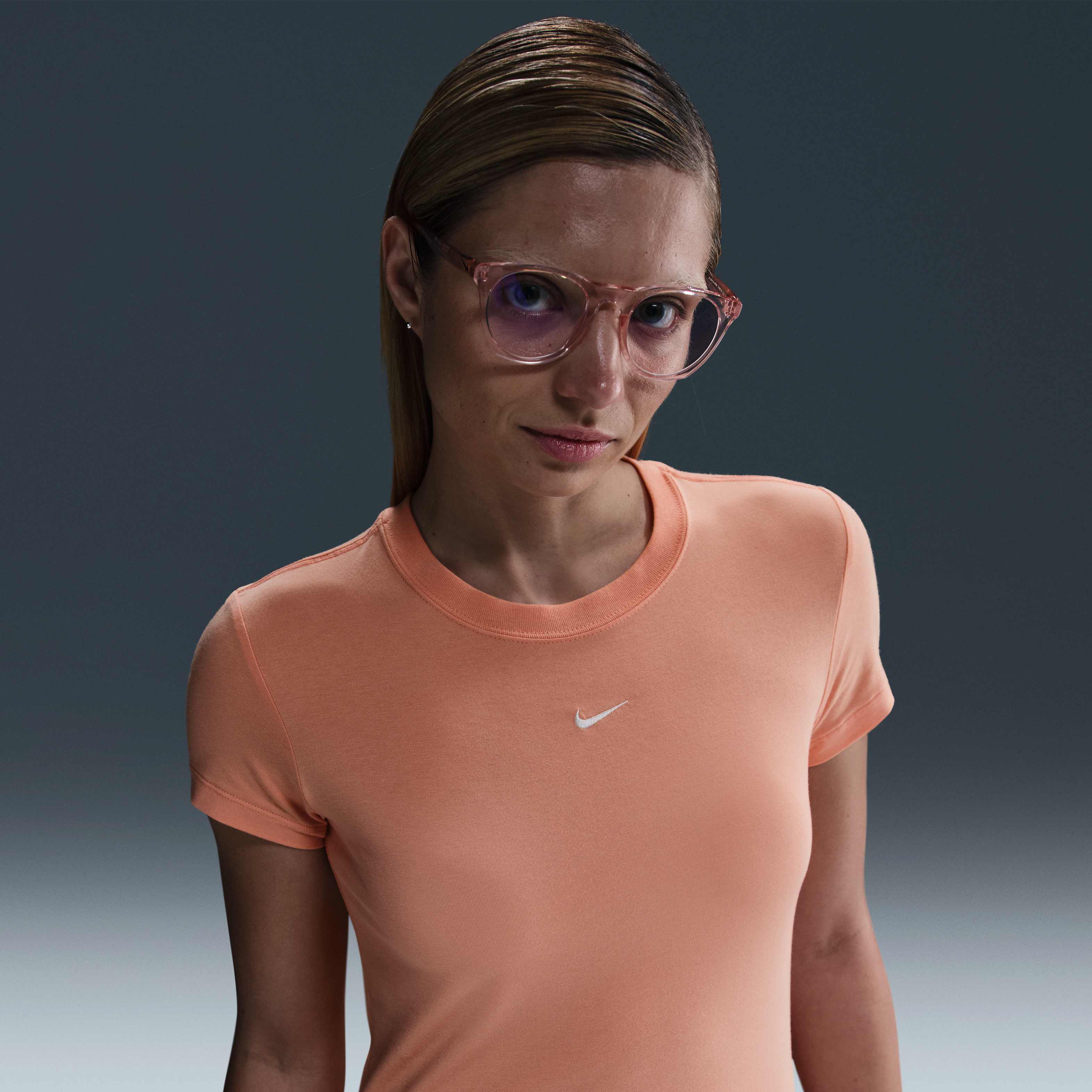 ★ Nike★ Sportswear Chill Knit T-shirt W Apricot Agate Sai Nike Sportswear Chill Knit Women's T-Shirt. Nike.com