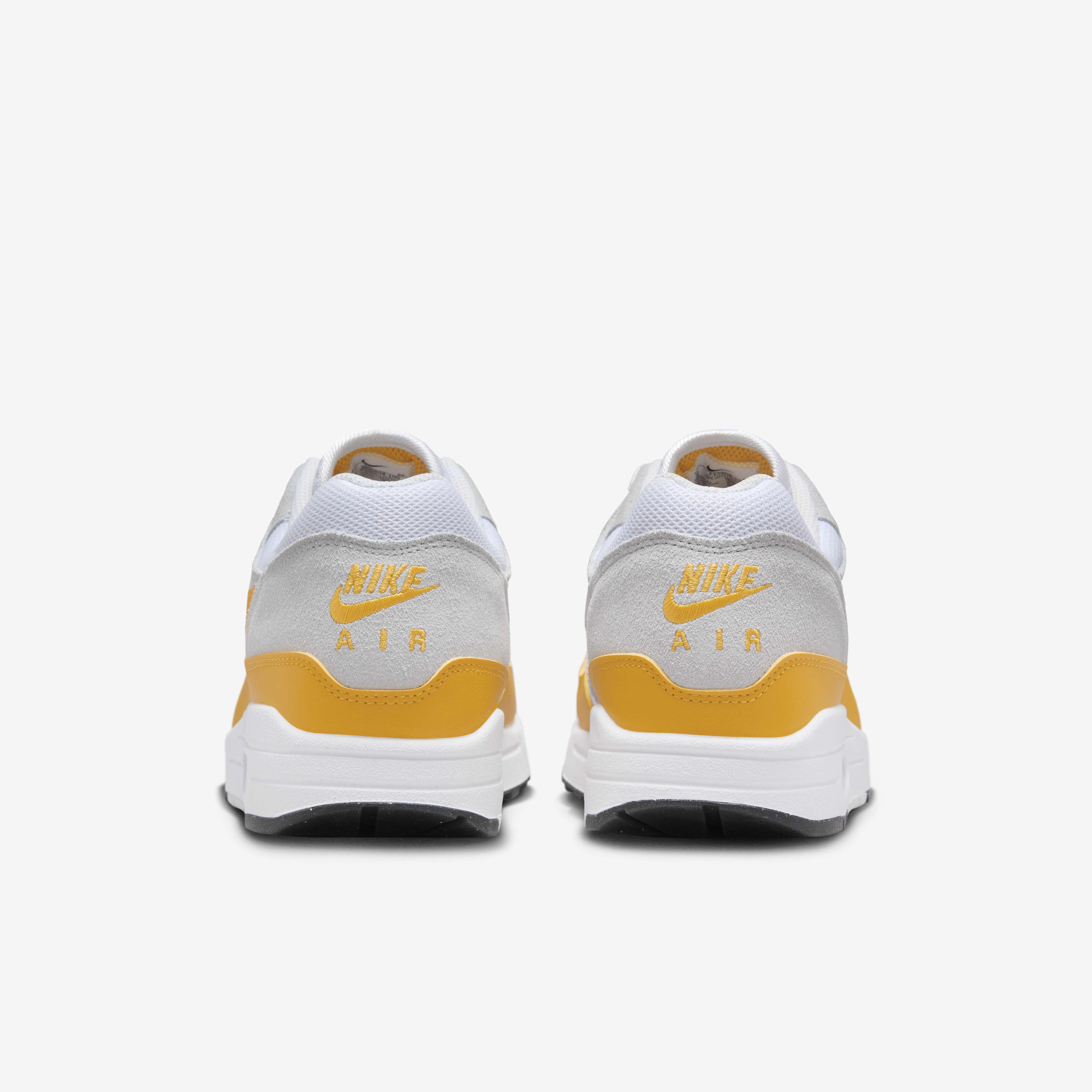 Difference between nike air max 9 and essential top