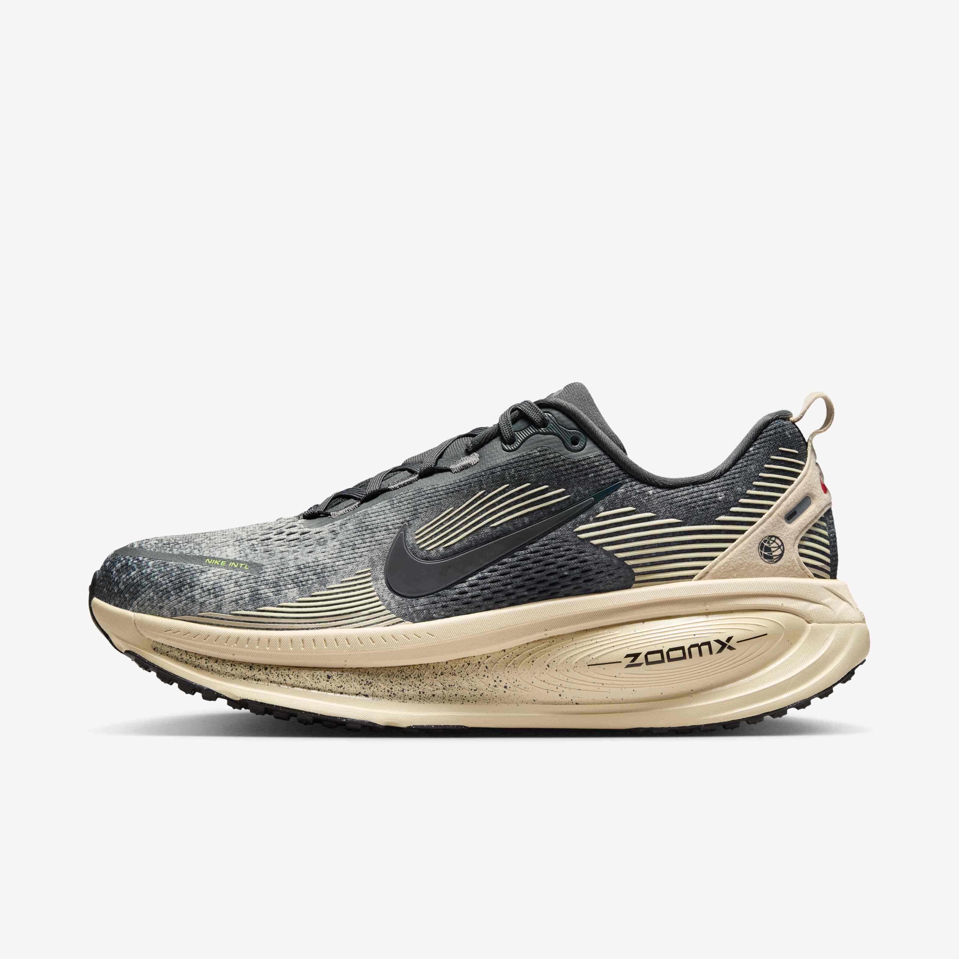 Nike Vomero 18 image number 0