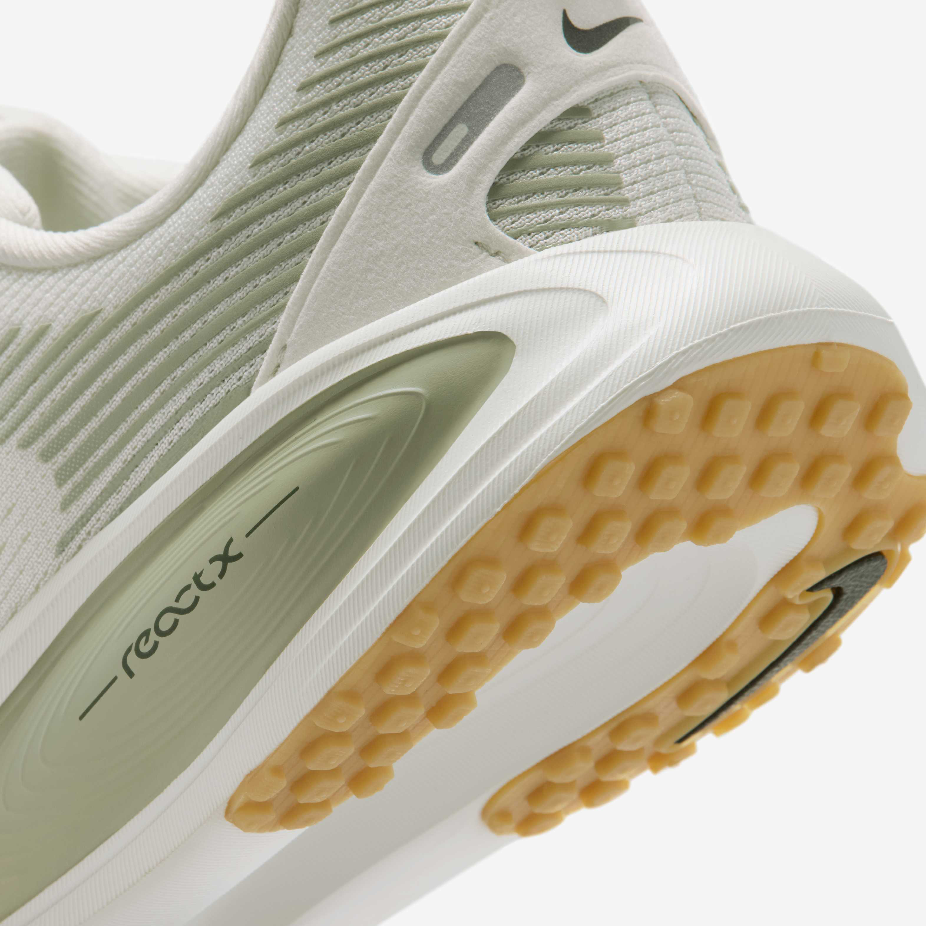 Nike Vomero 18 image number 7