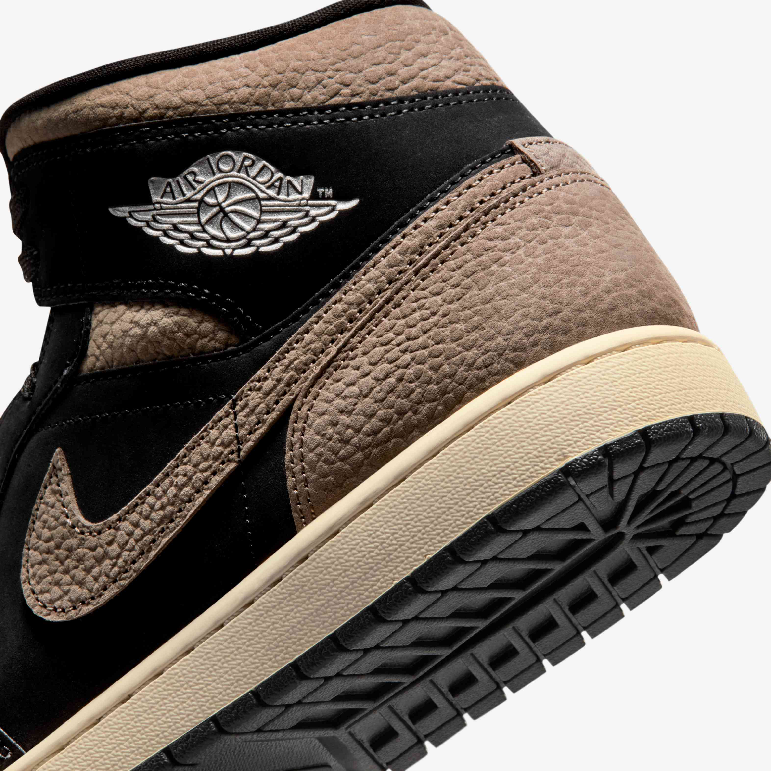 Air Jordan 1 Mid SE image number 7