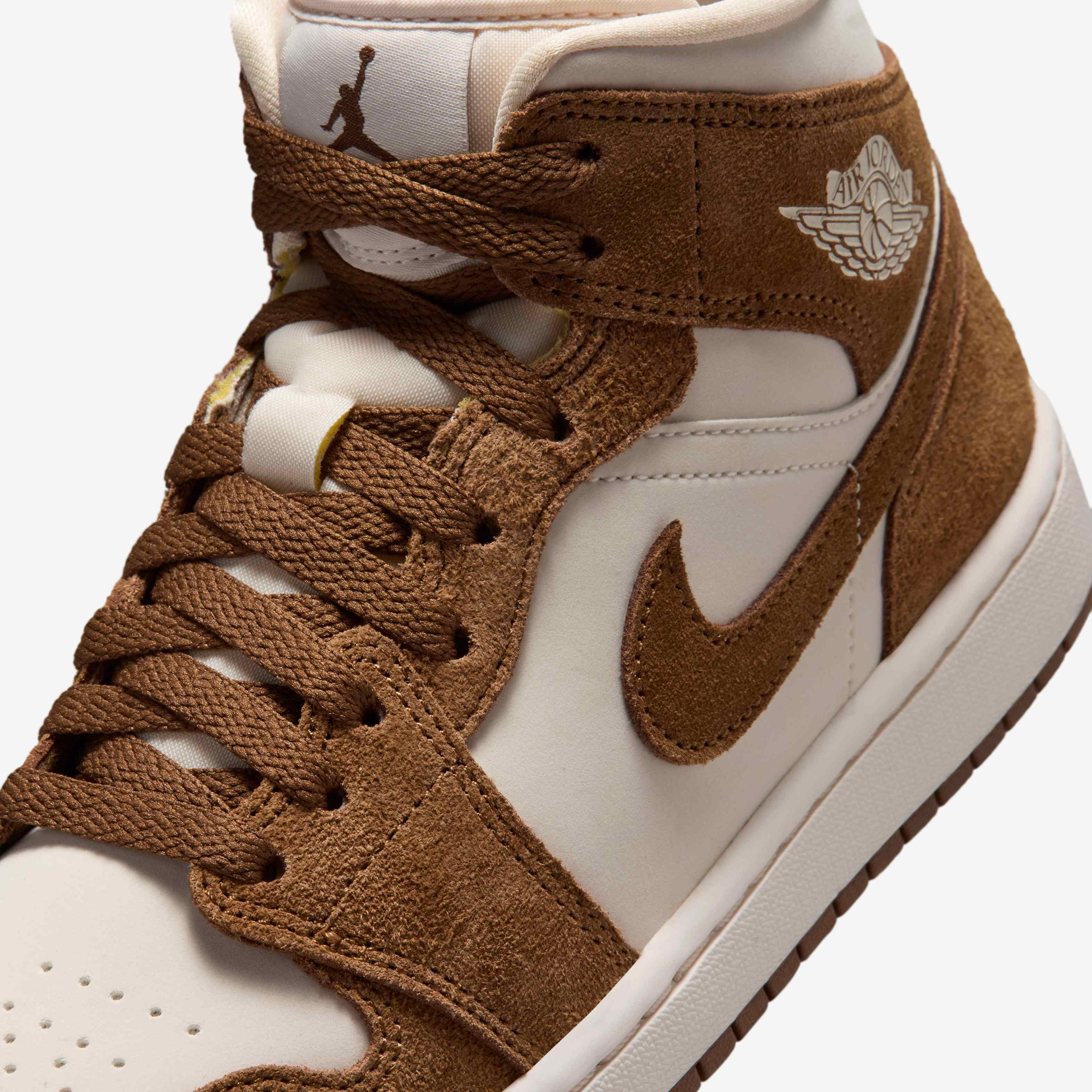Air Jordan 1 Mid image number 6