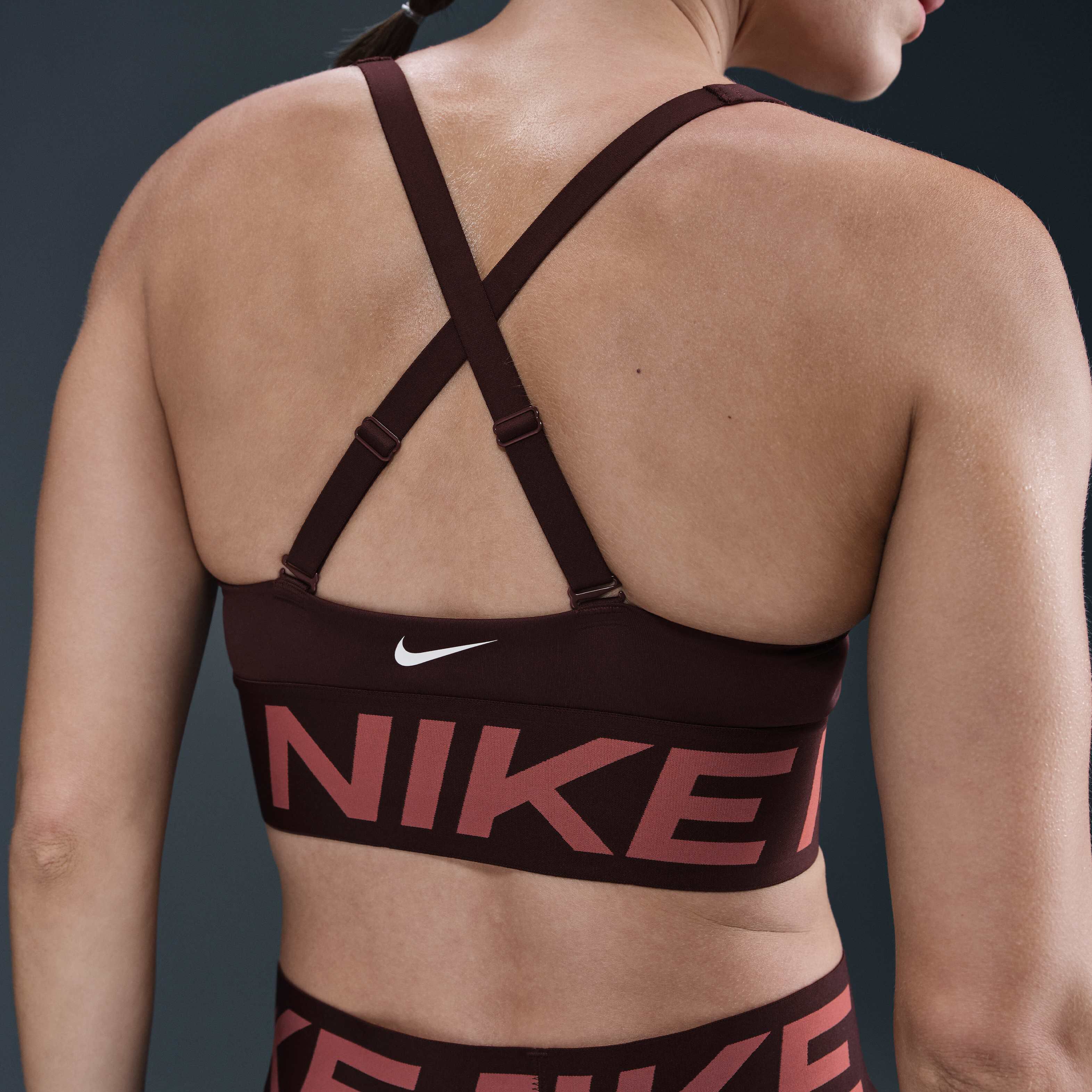 Nike Pro Indy Plunge image number 5