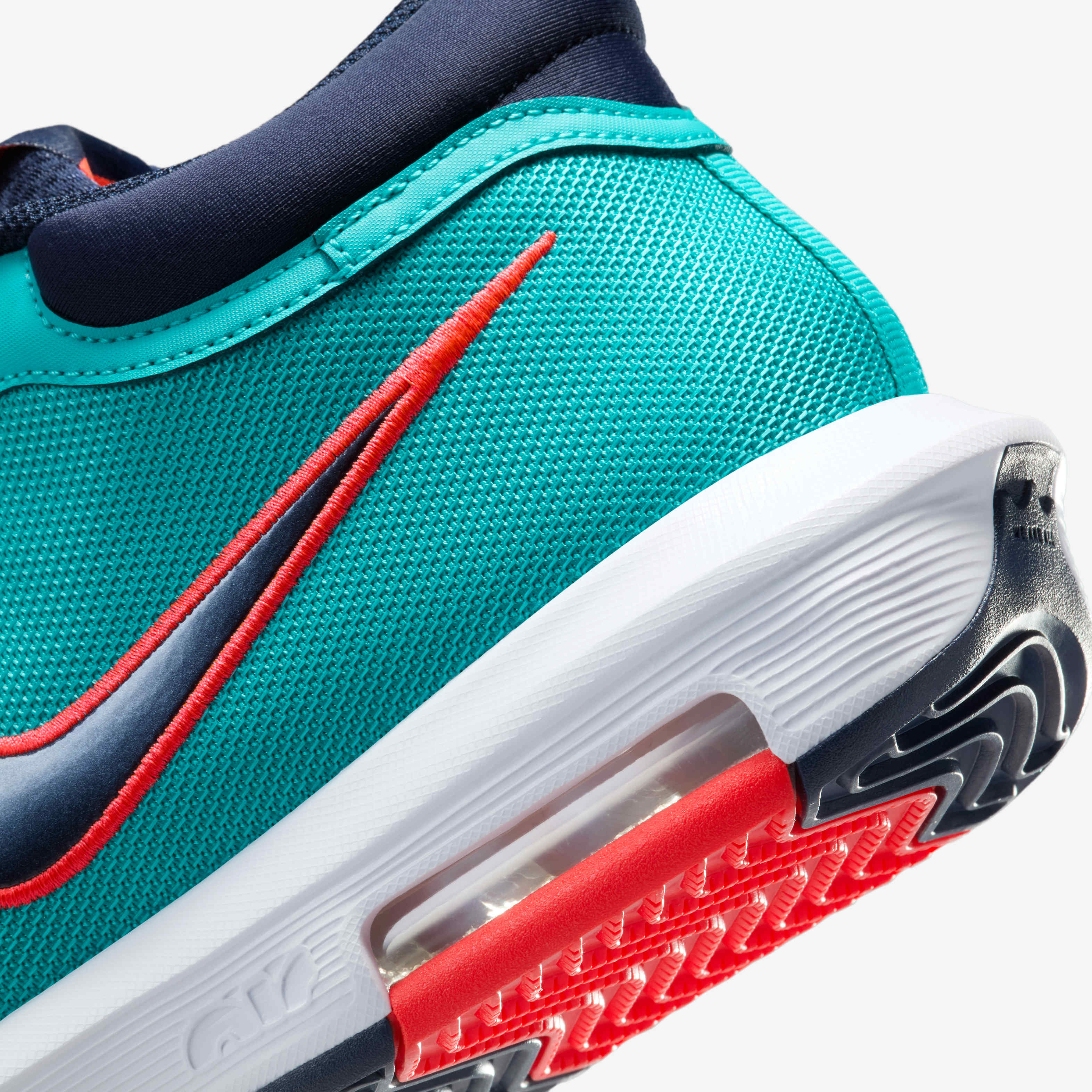 LeBron Witness VIII image number 7