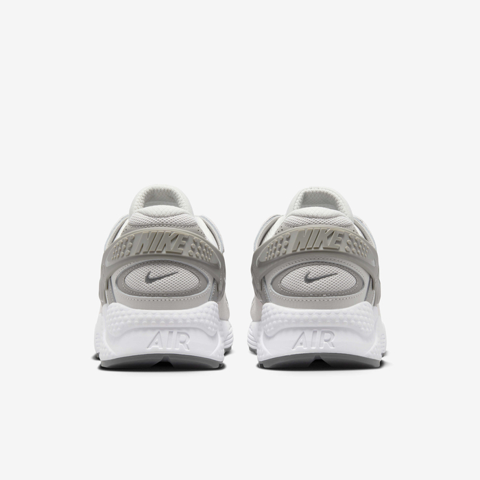 Nike Air Huarache Runner image number 6 Nike Air Huarache Runner image number 6