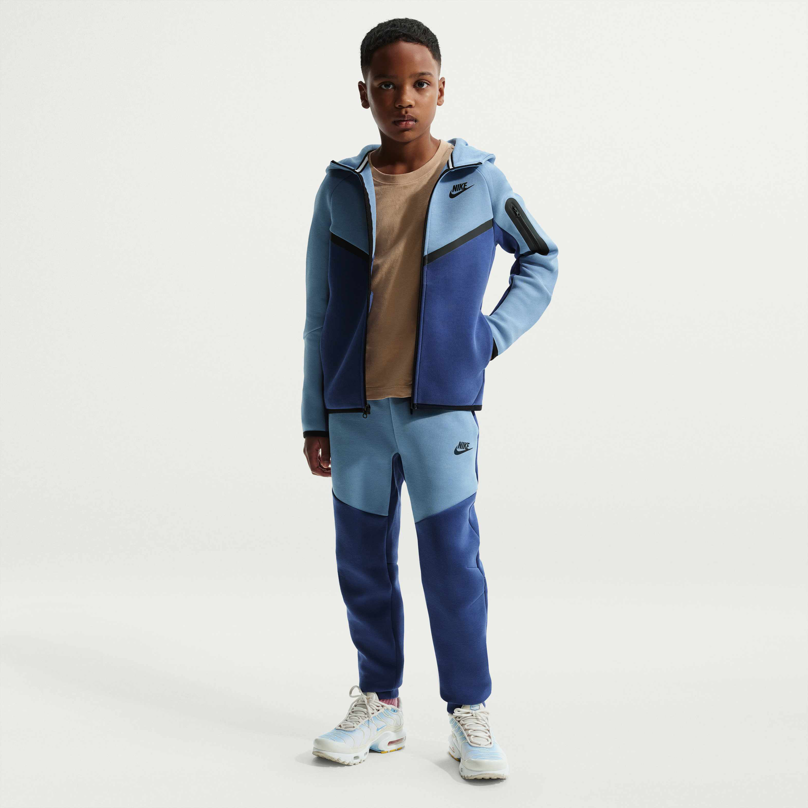 نايكي سبورتسوير تك فليس image number 0