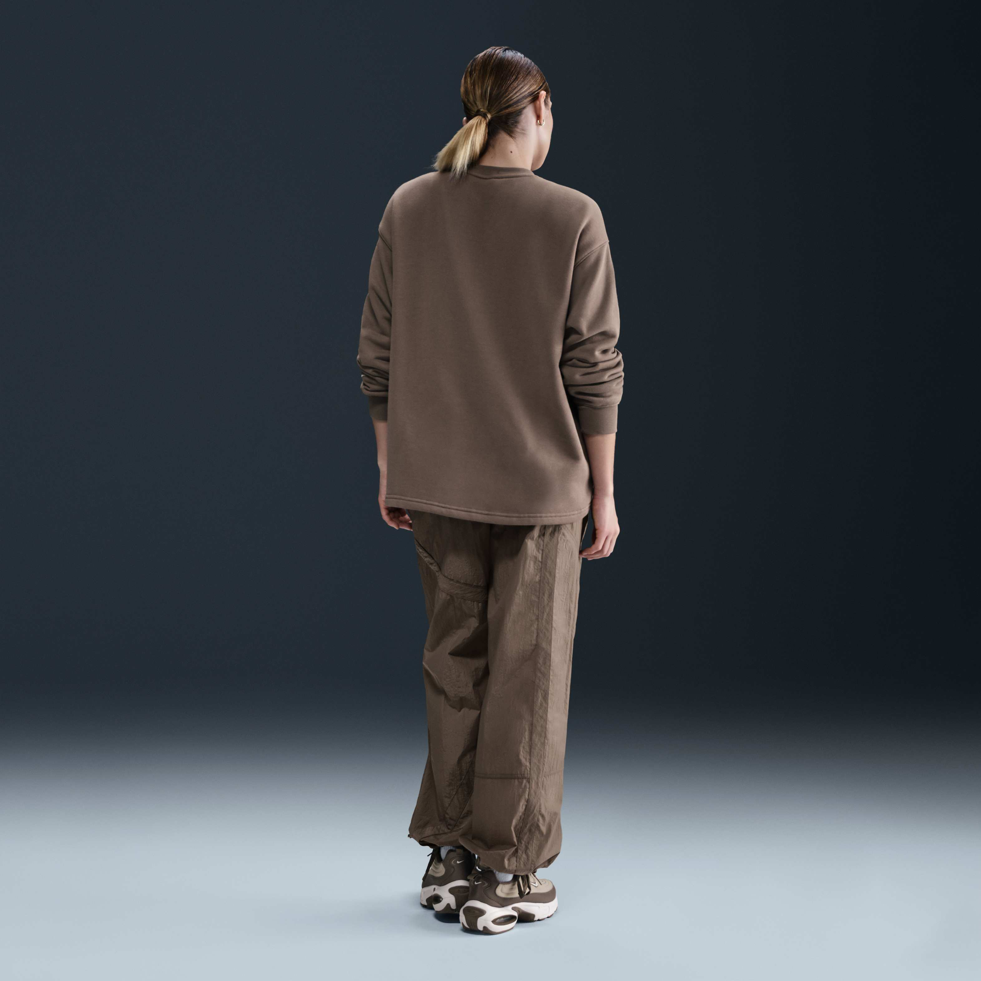 نايكي سبورتسوير ستريت image number 4