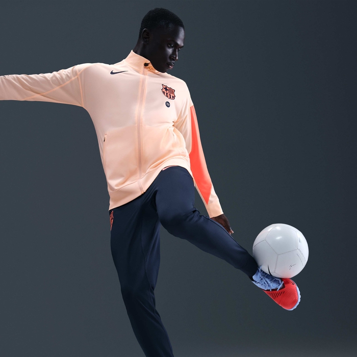 برشلونة سترايك البديل image number 5 برشلونة سترايك البديل image number 5