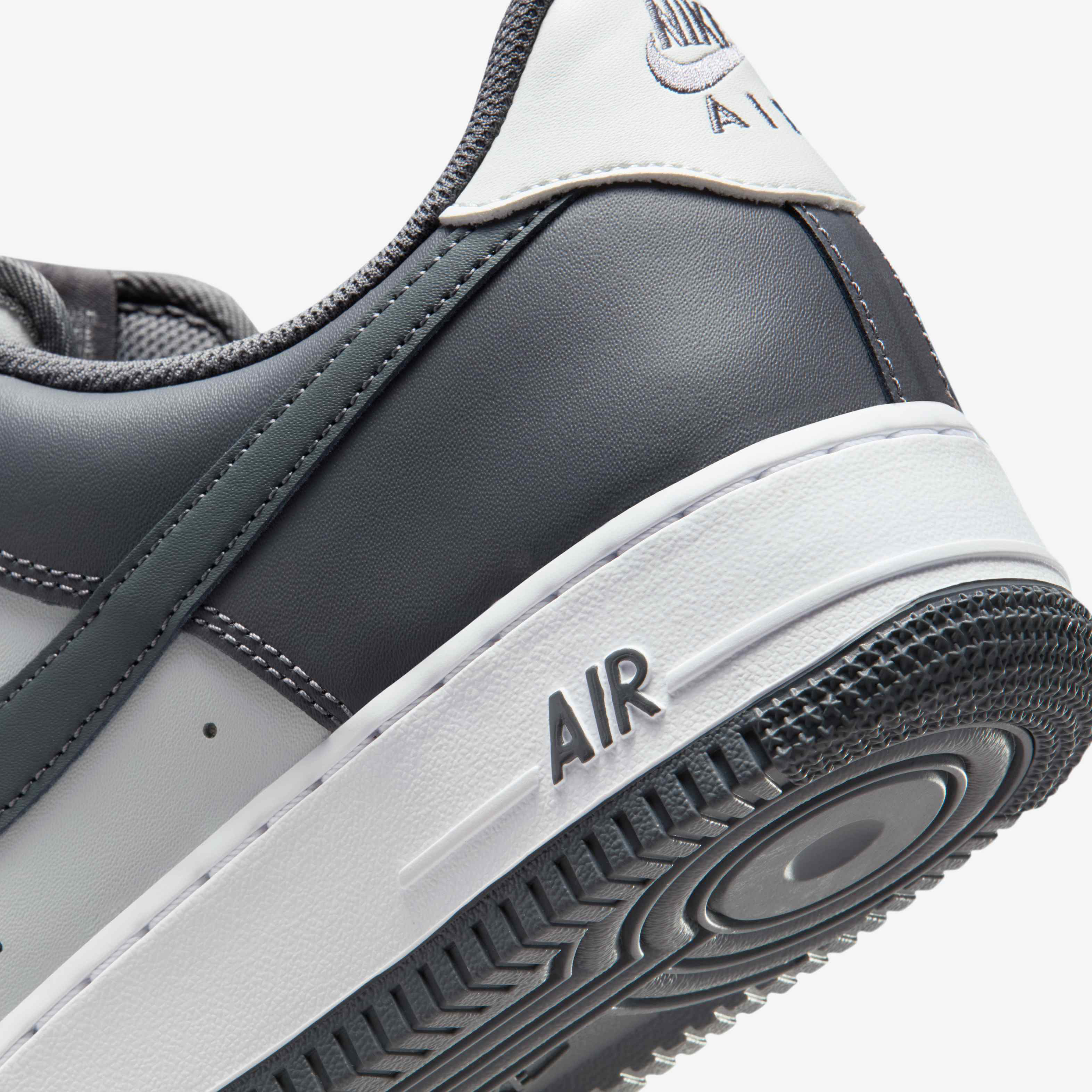 نايكي اير فورس 1 '07 image number 7