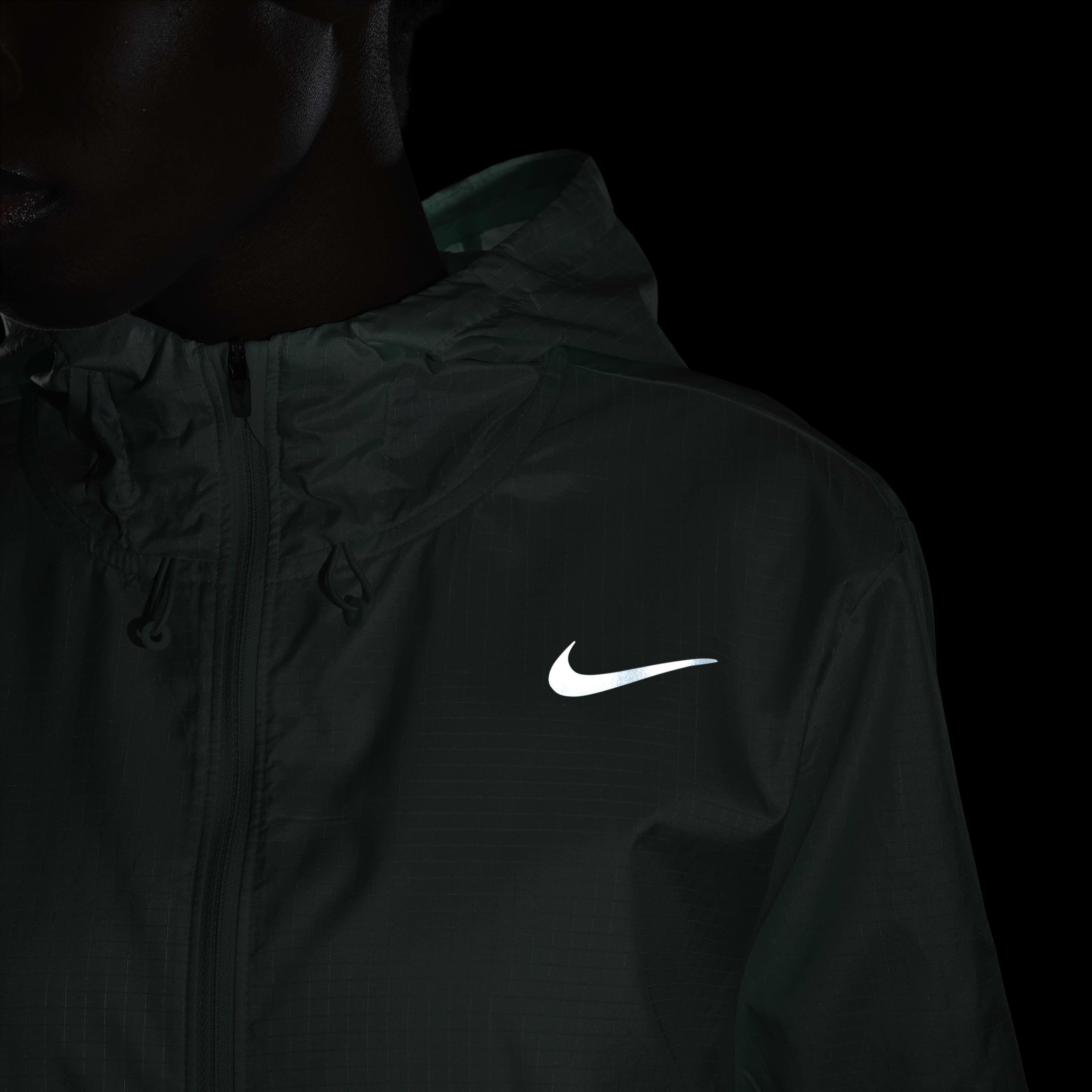 Nike Essential image number 6