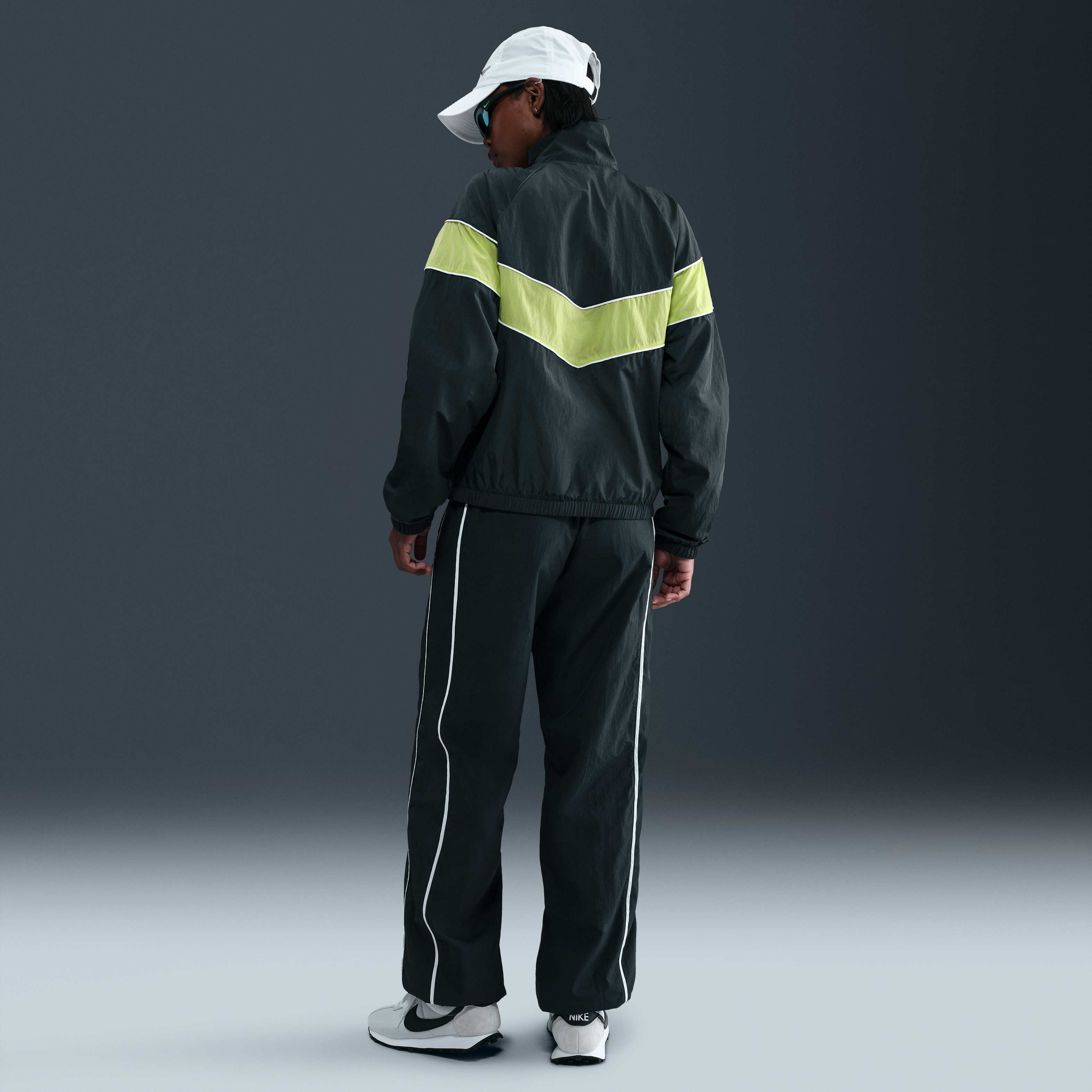 Nike Windrunner image number 4