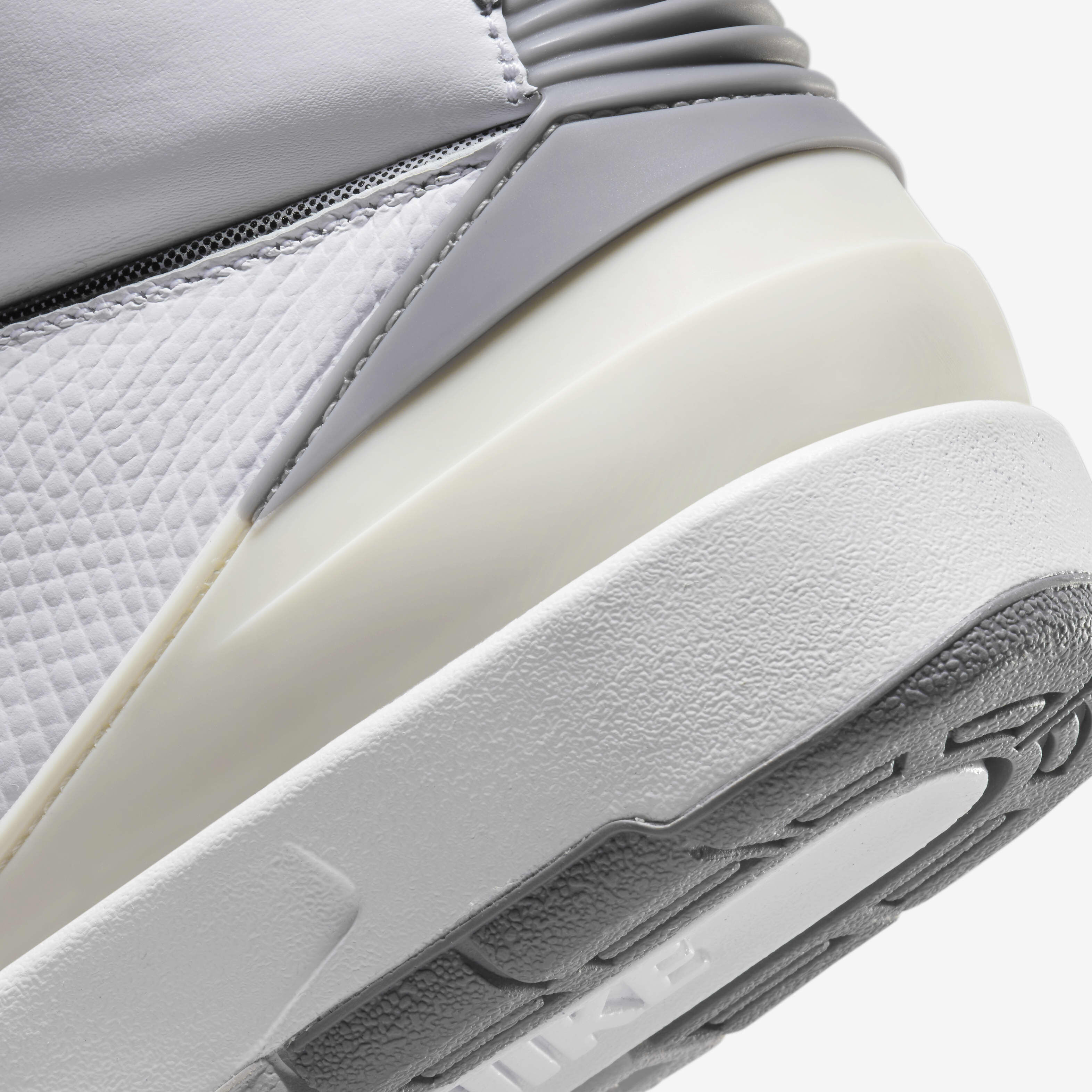 Air Jordan 2 Retro image number 7