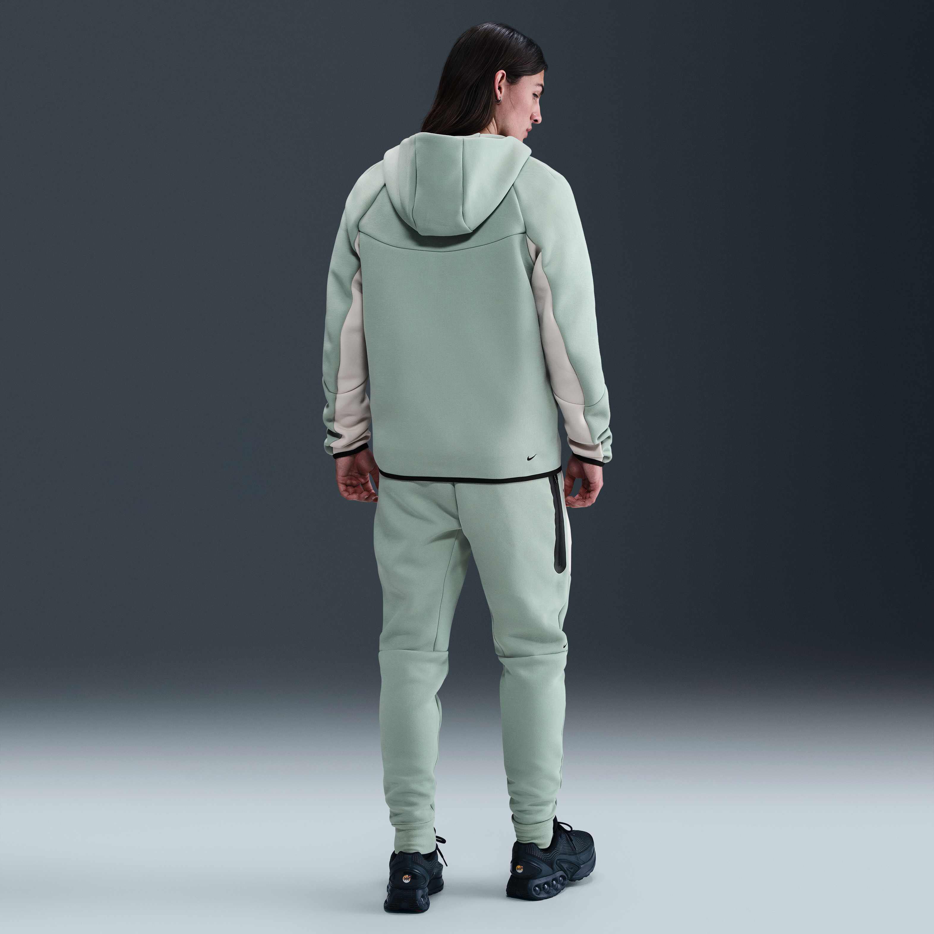 نايكي تك image number 4