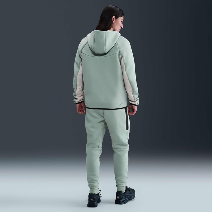 نايكي تك image number 4 نايكي تك image number 4