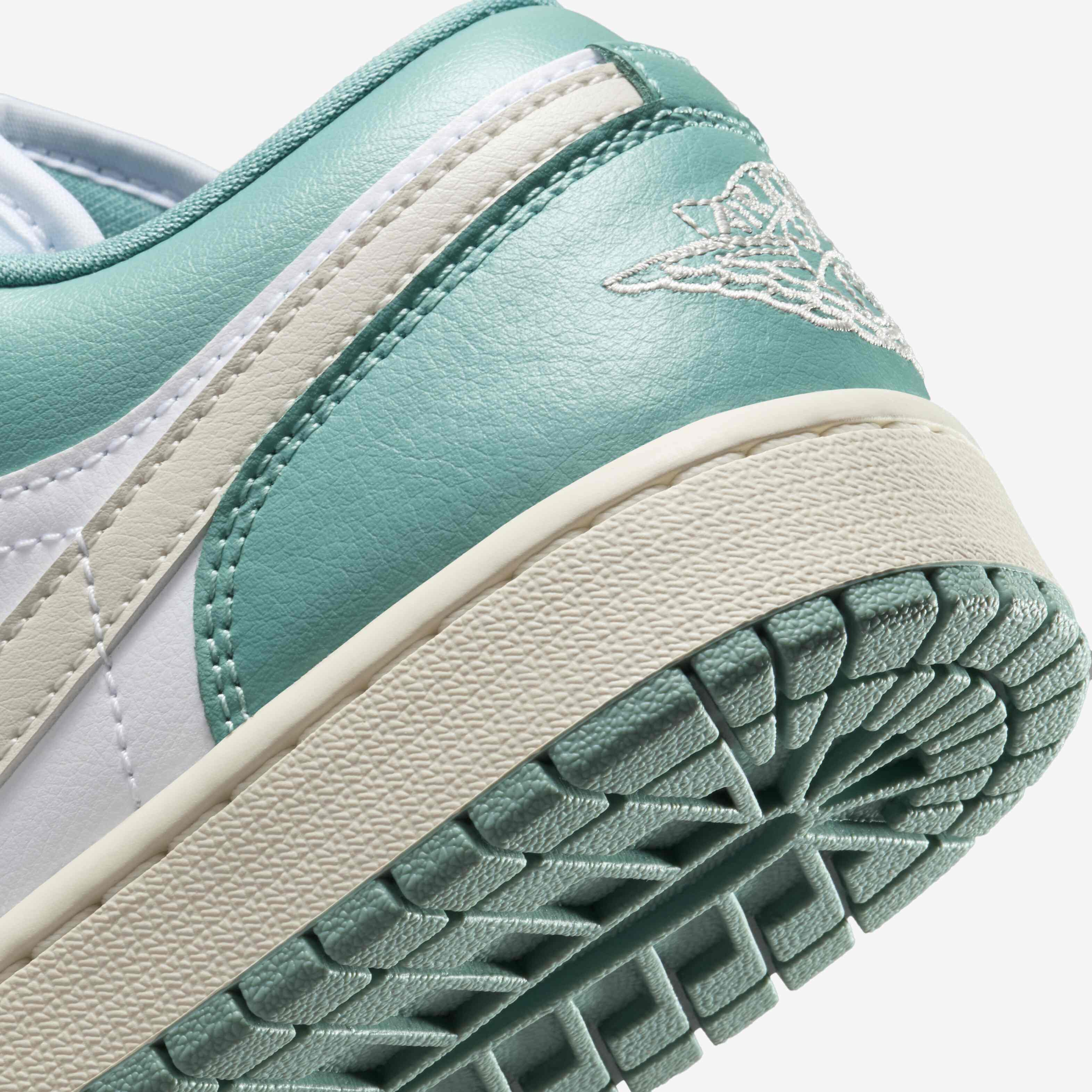 اير جوردن 1 لو image number 7