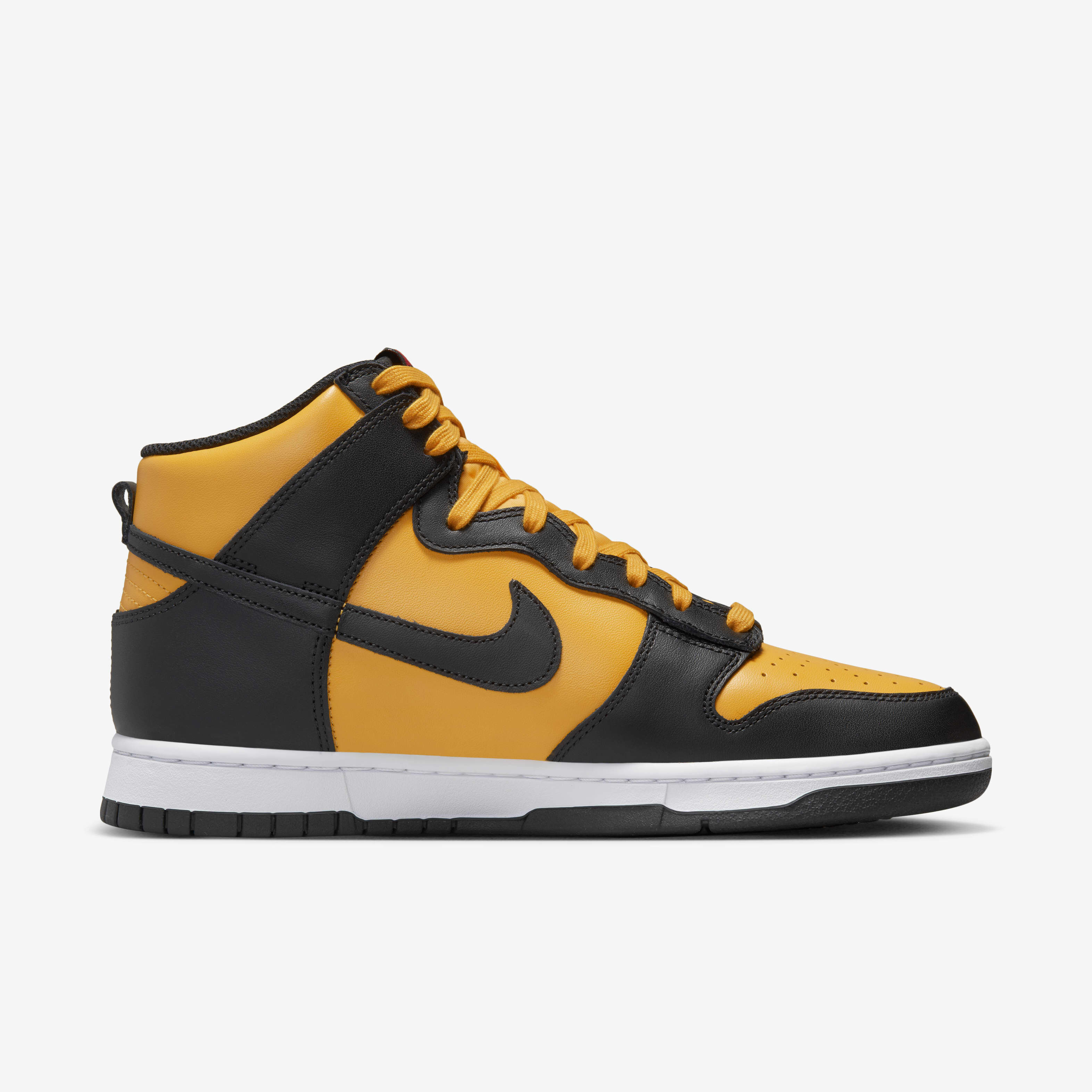 Nike Dunk High Retro image number 2