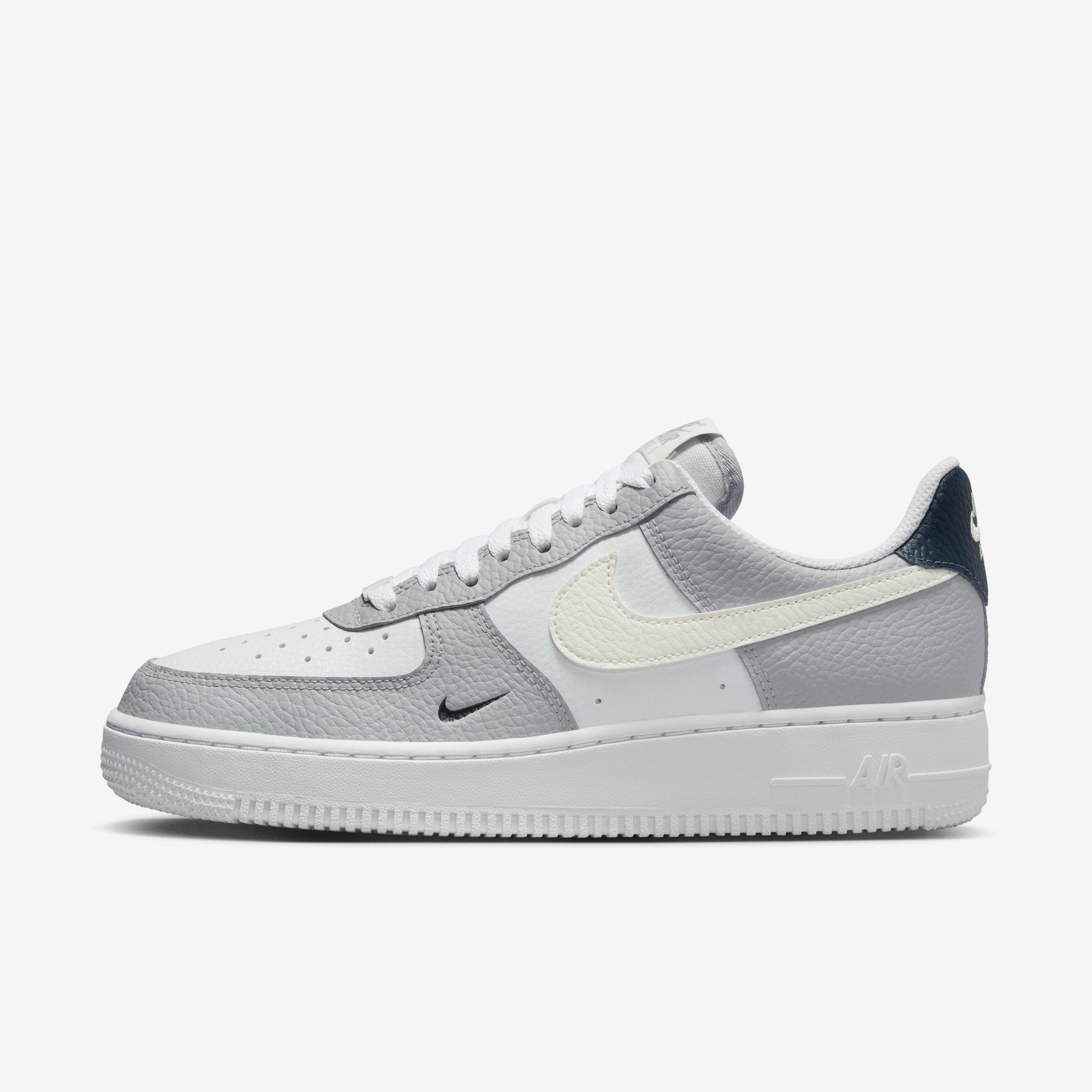 Nike air force 1 07 lv8 women's shoe top