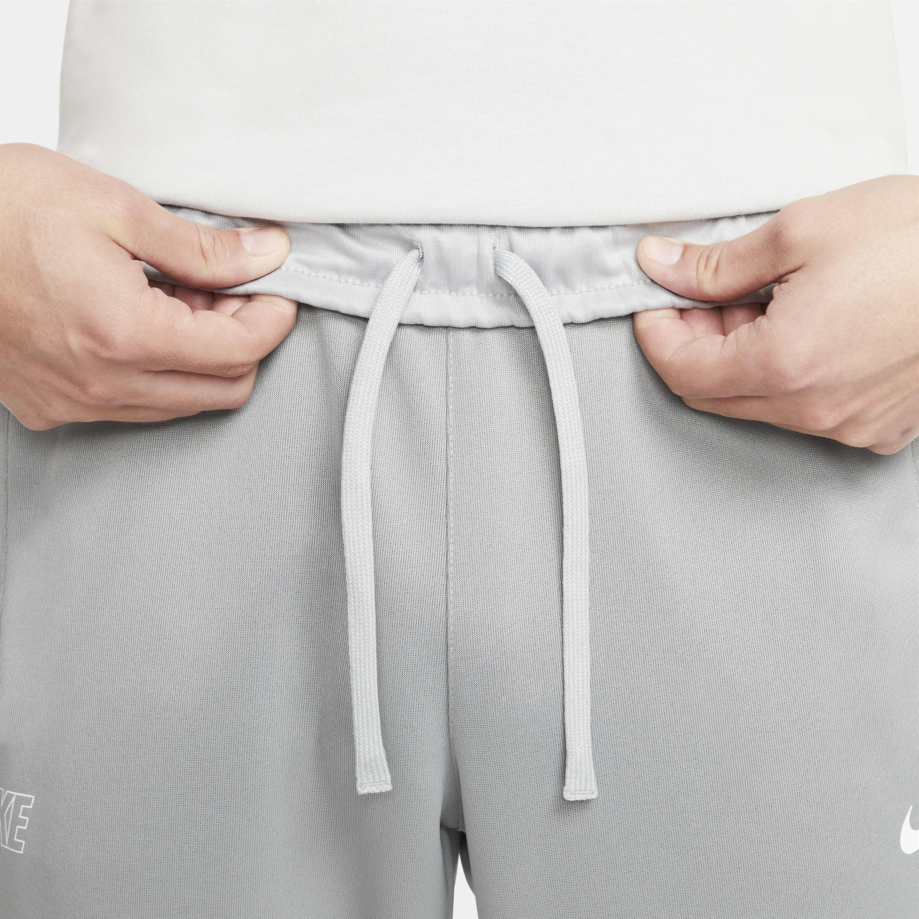 Nike Sportswear Repeat image number 5