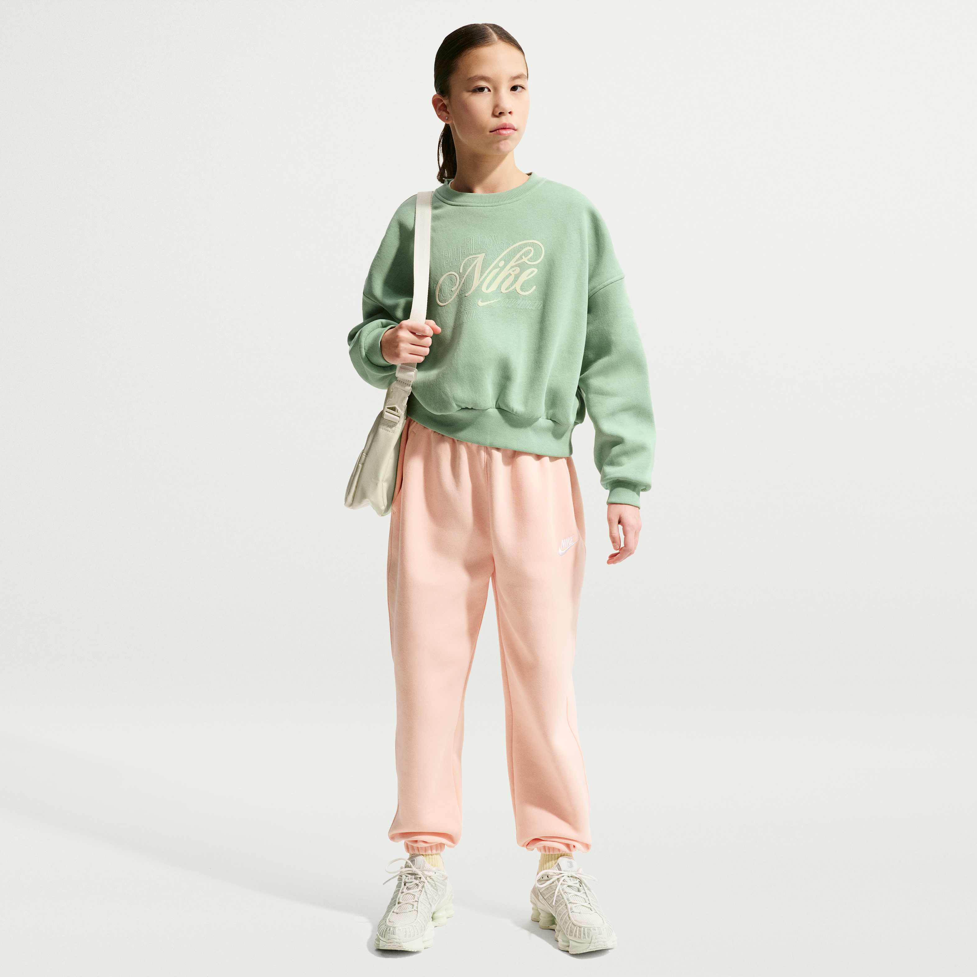 نايكي سبورتسوير كلوب فليس image number 3