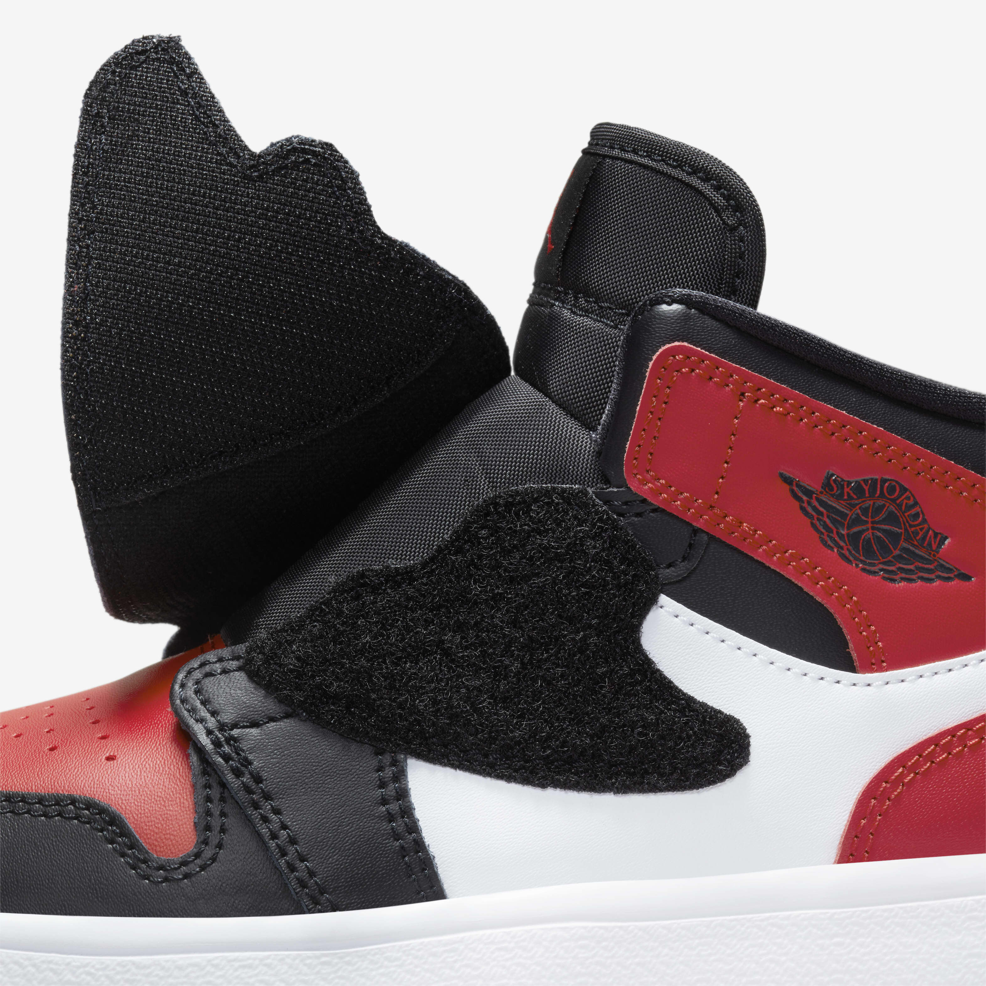 Sky Jordan 1 image number 8