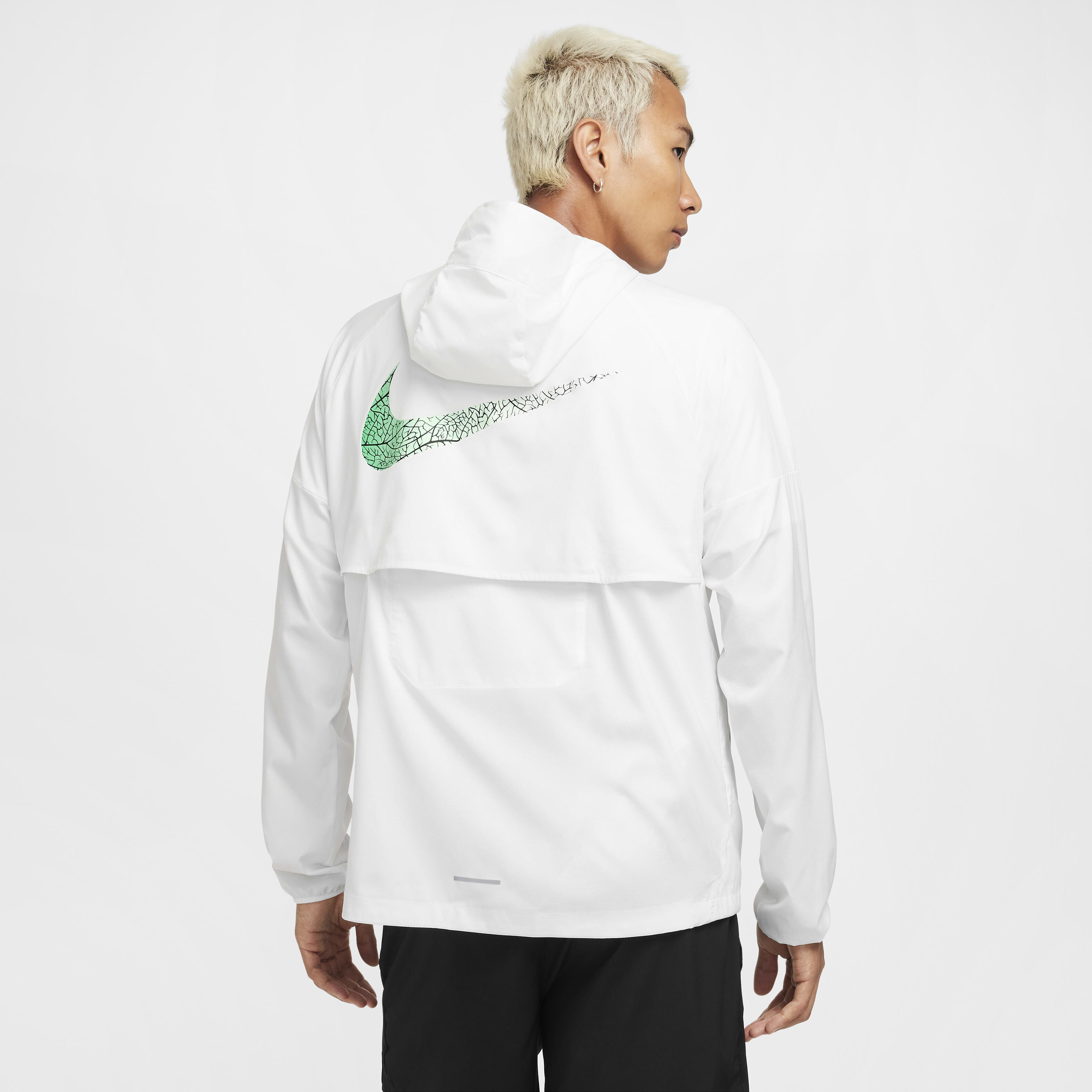 Buy Nike Impossibly Light Kipchoge Men s Water Repellent Windrunner Running Jacket Nike Kuwait Official