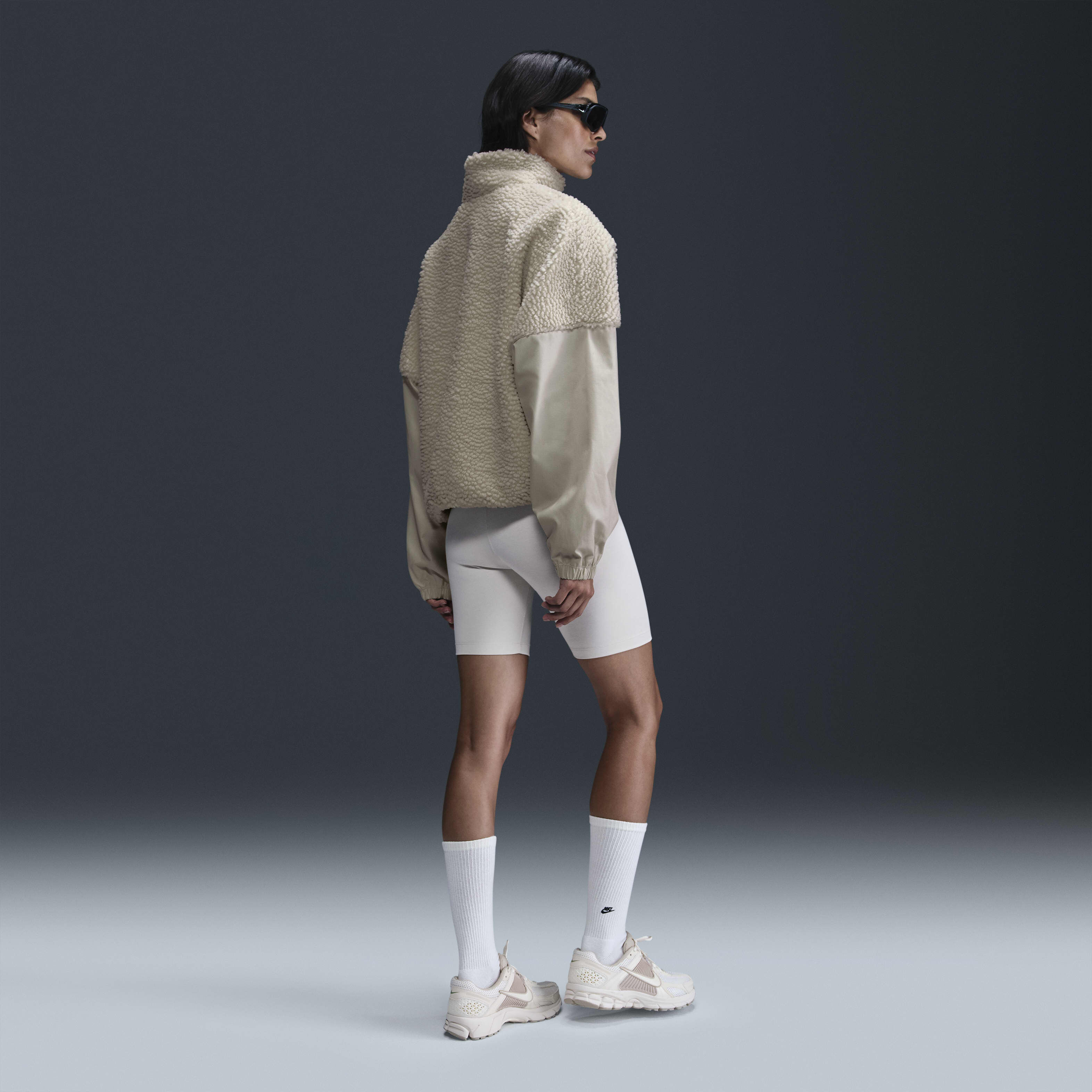 Nike Sportswear Essential image number 4