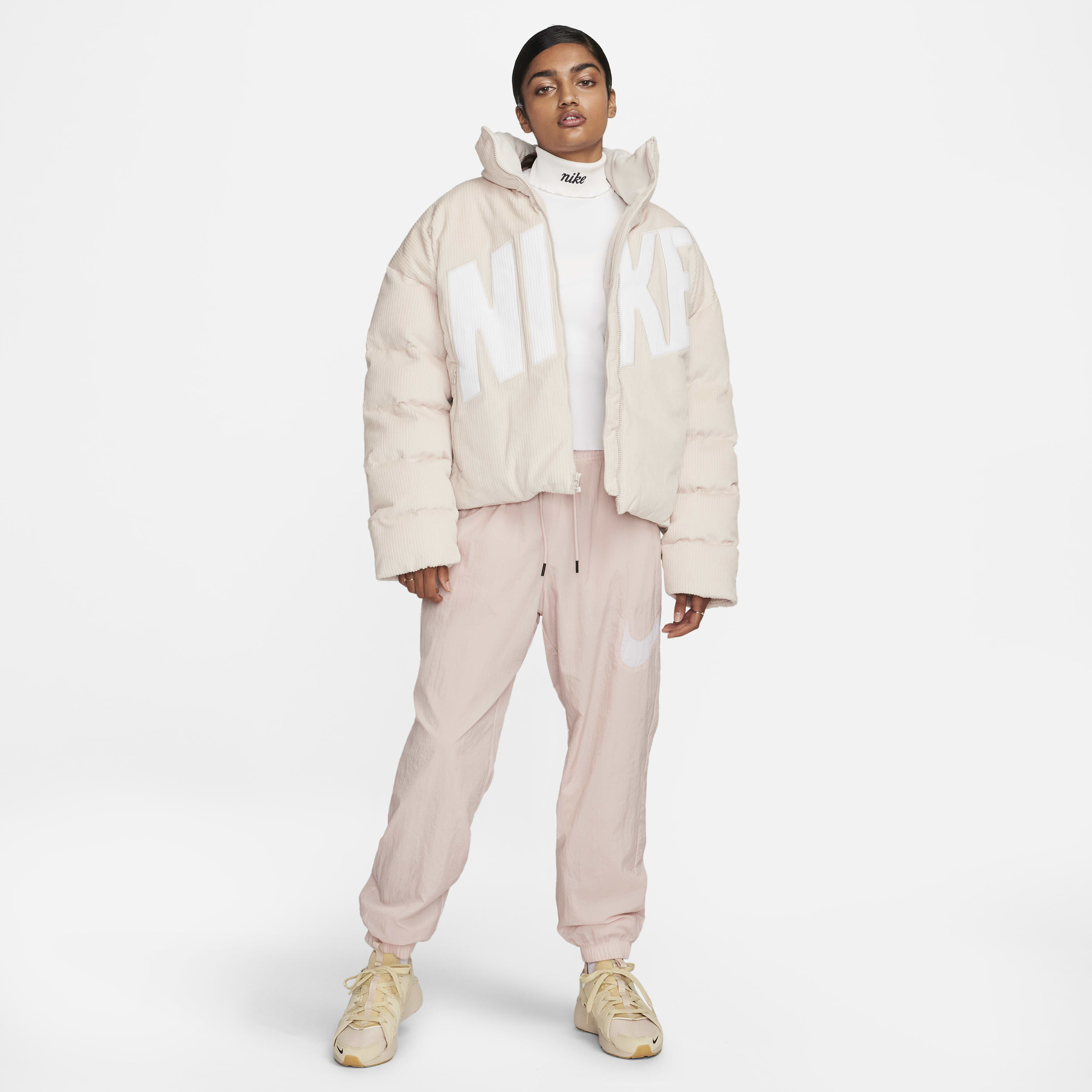 Nike Sportswear Essential image number 6