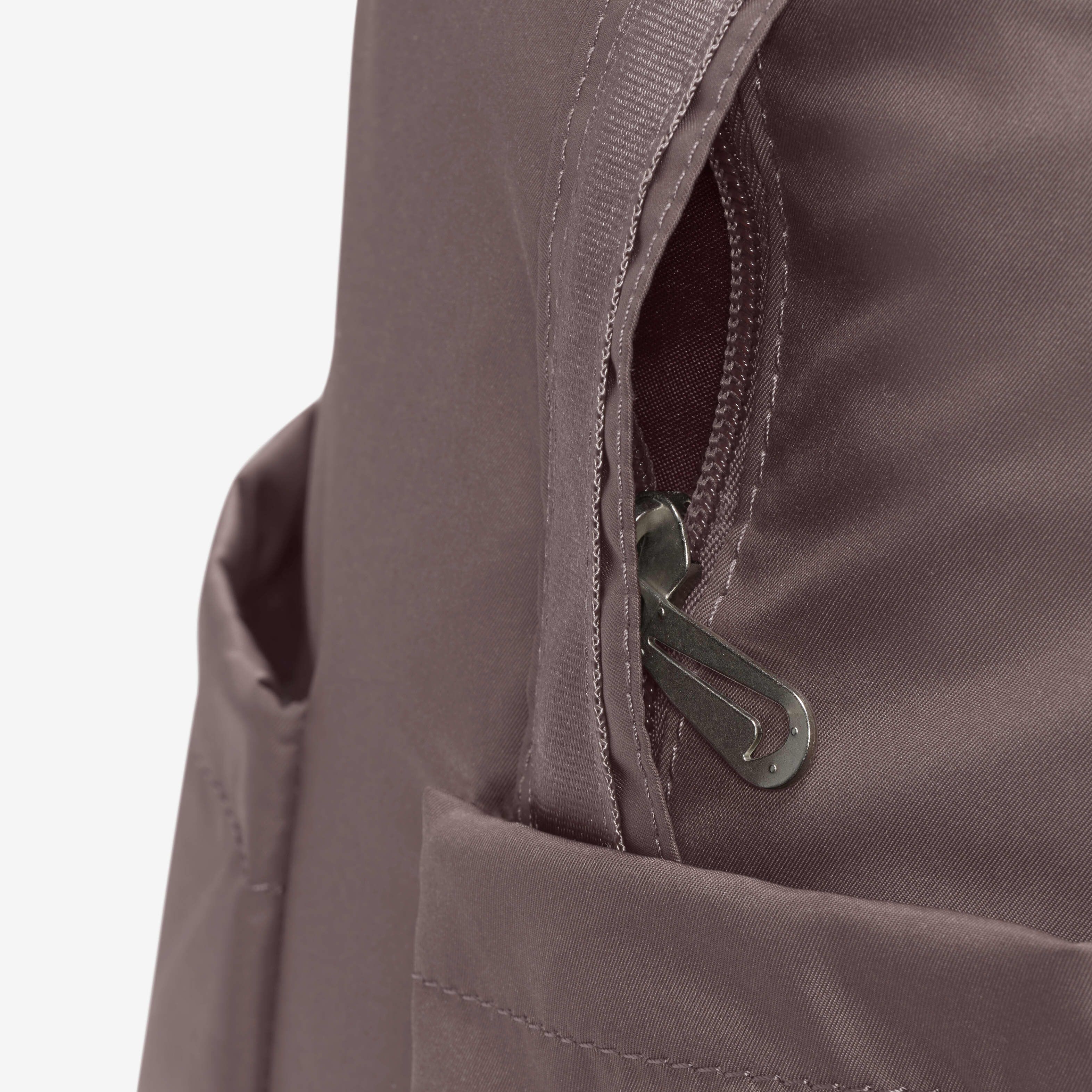 Nike Sportswear Futura Luxe image number 7