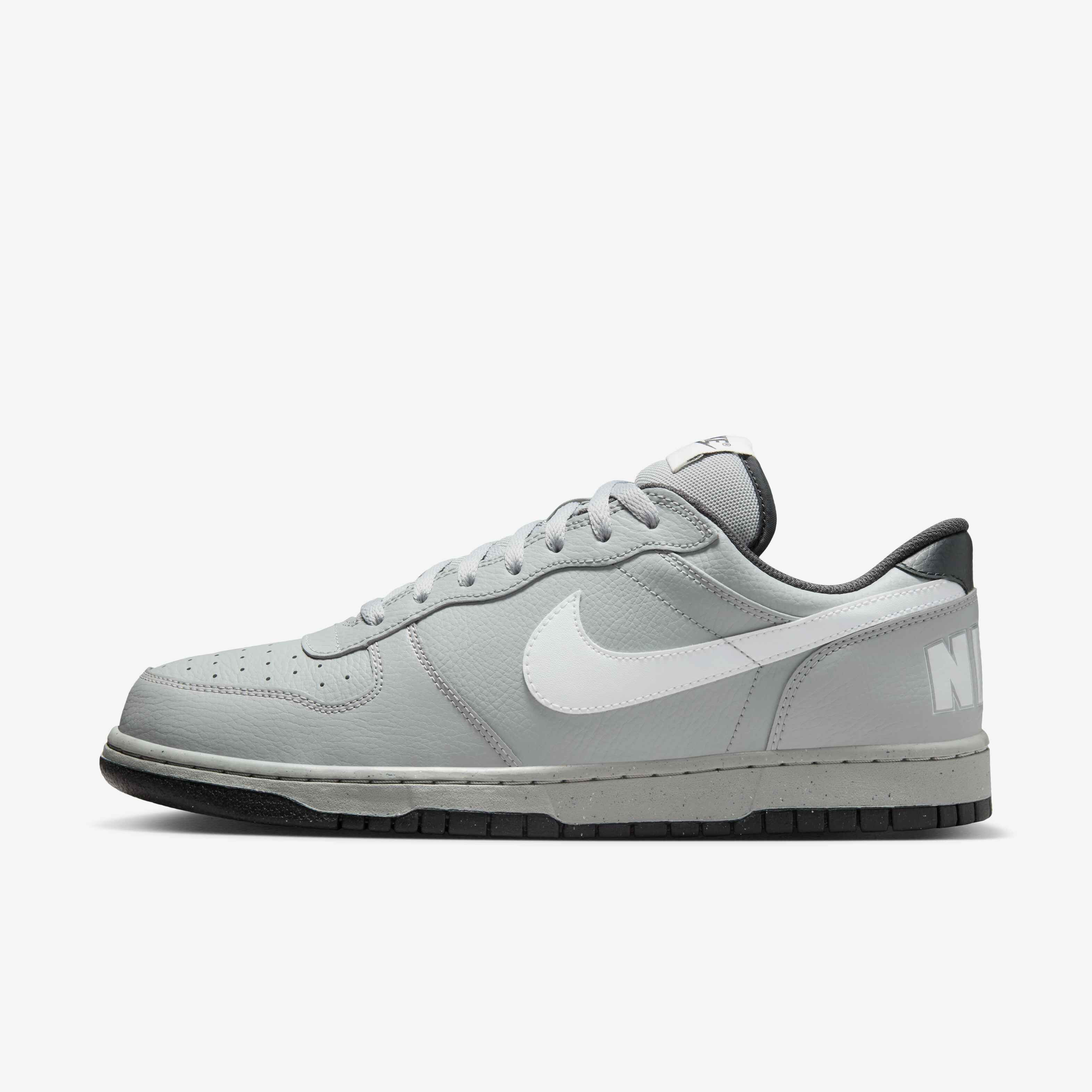nike light grey sneakers