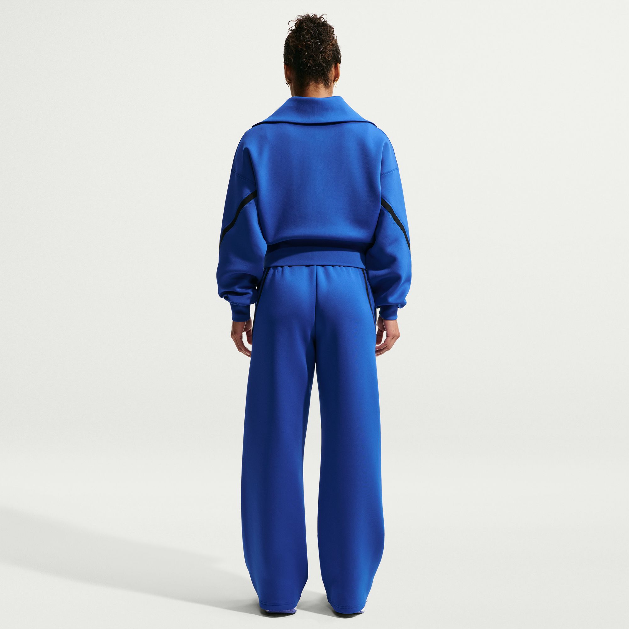 Nike Advantage image number 1