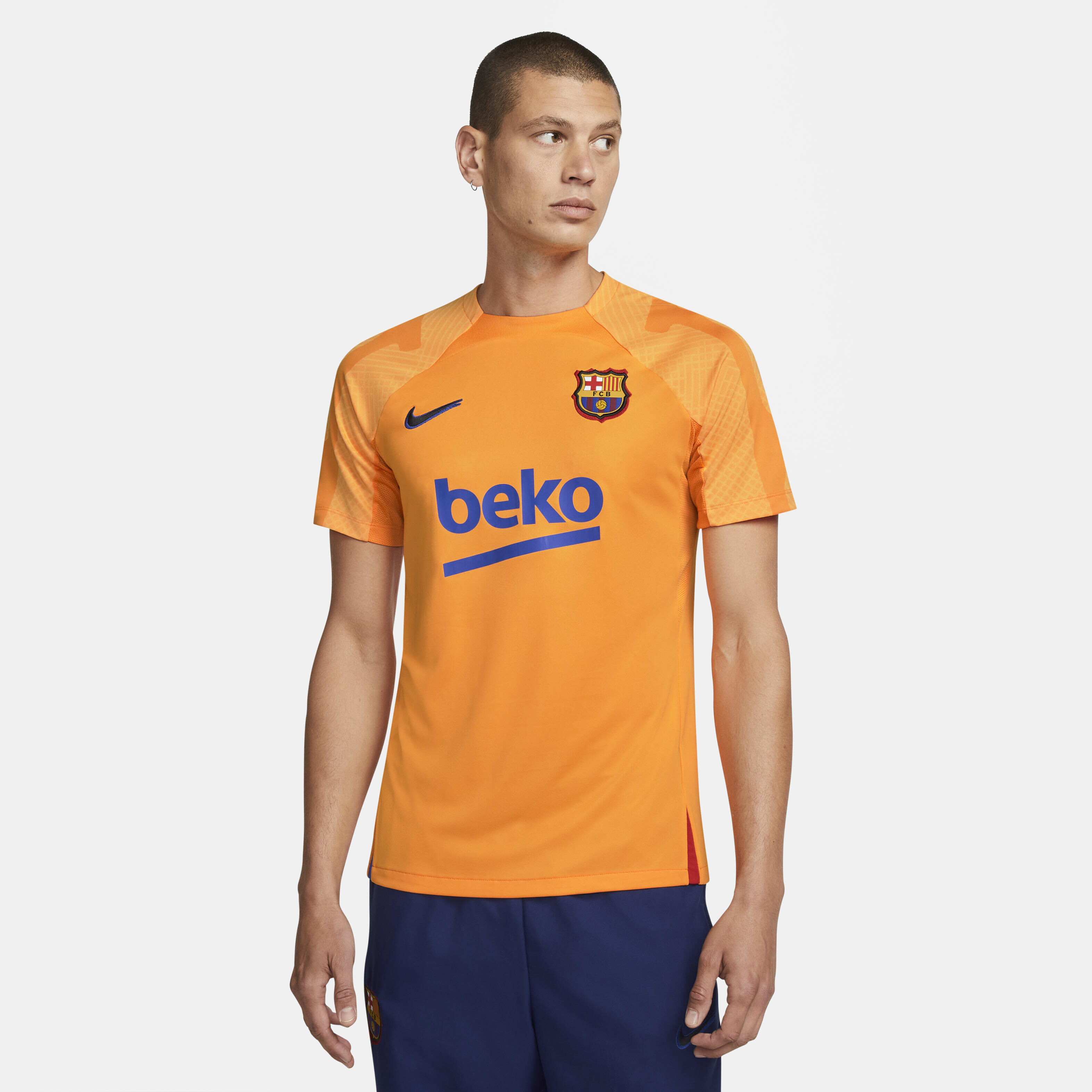 ウェア Barcelona nike football 激レア】FC Barcelona Nike ウェアMサイズ2006/2007 - メルカリ