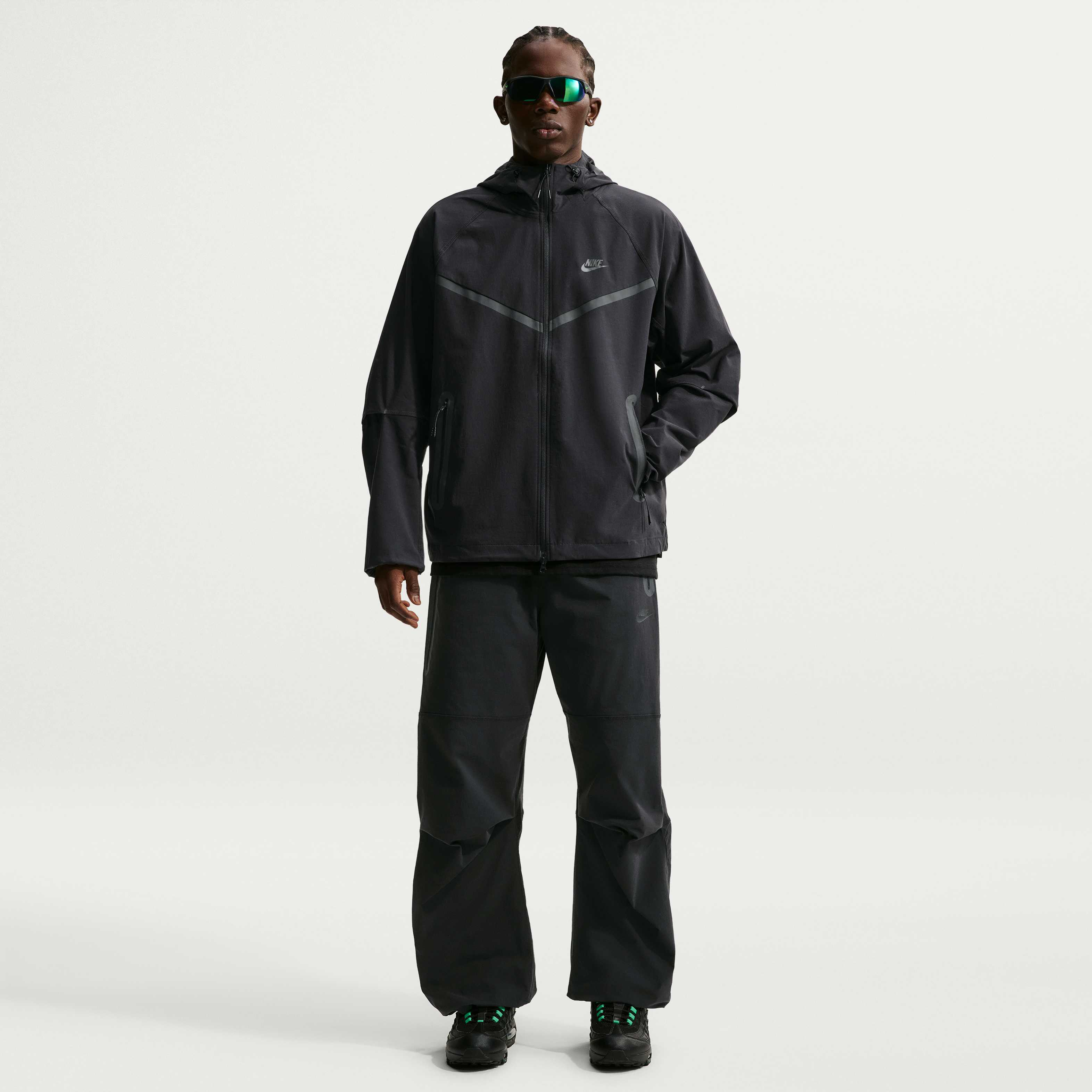 نايكي تك ويندرانر image number 3