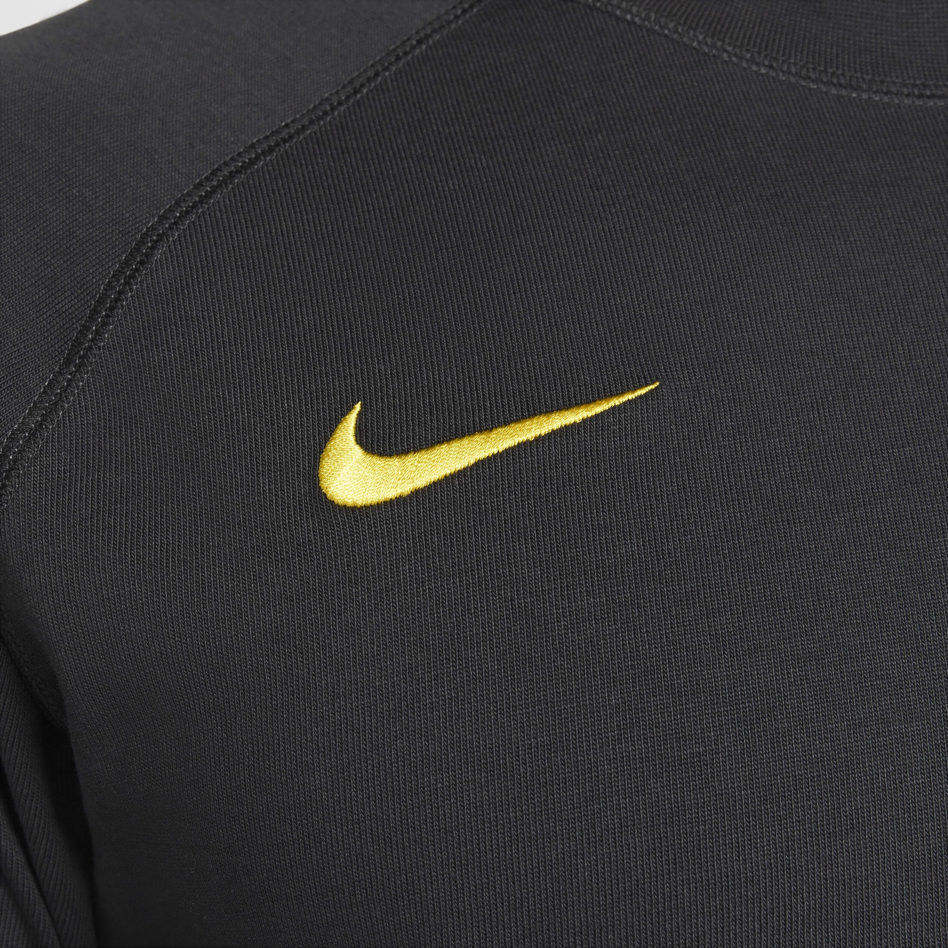 Liverpool F.C. Travel Third image number 3