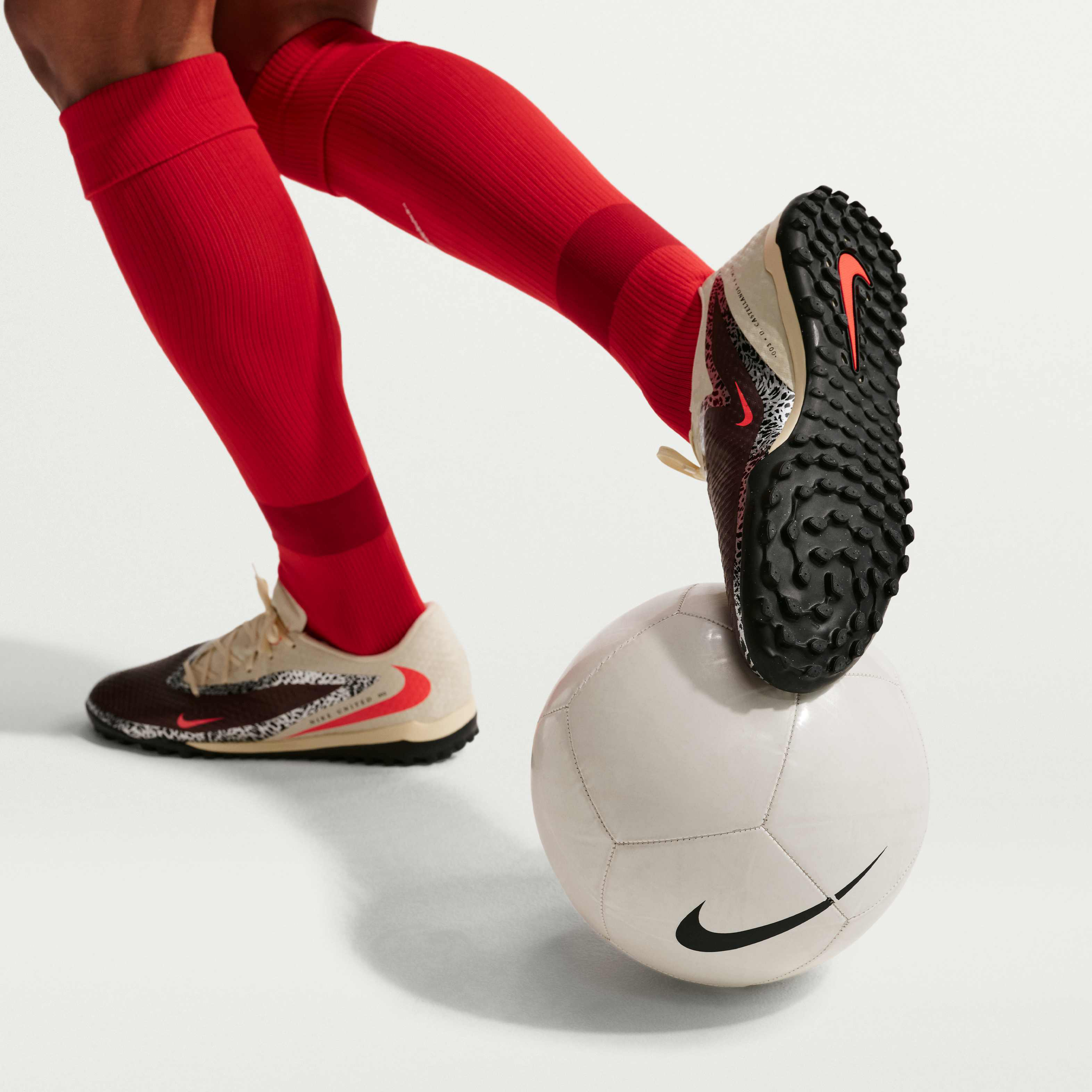 Nike United Phantom 6 Low Academy image number 8