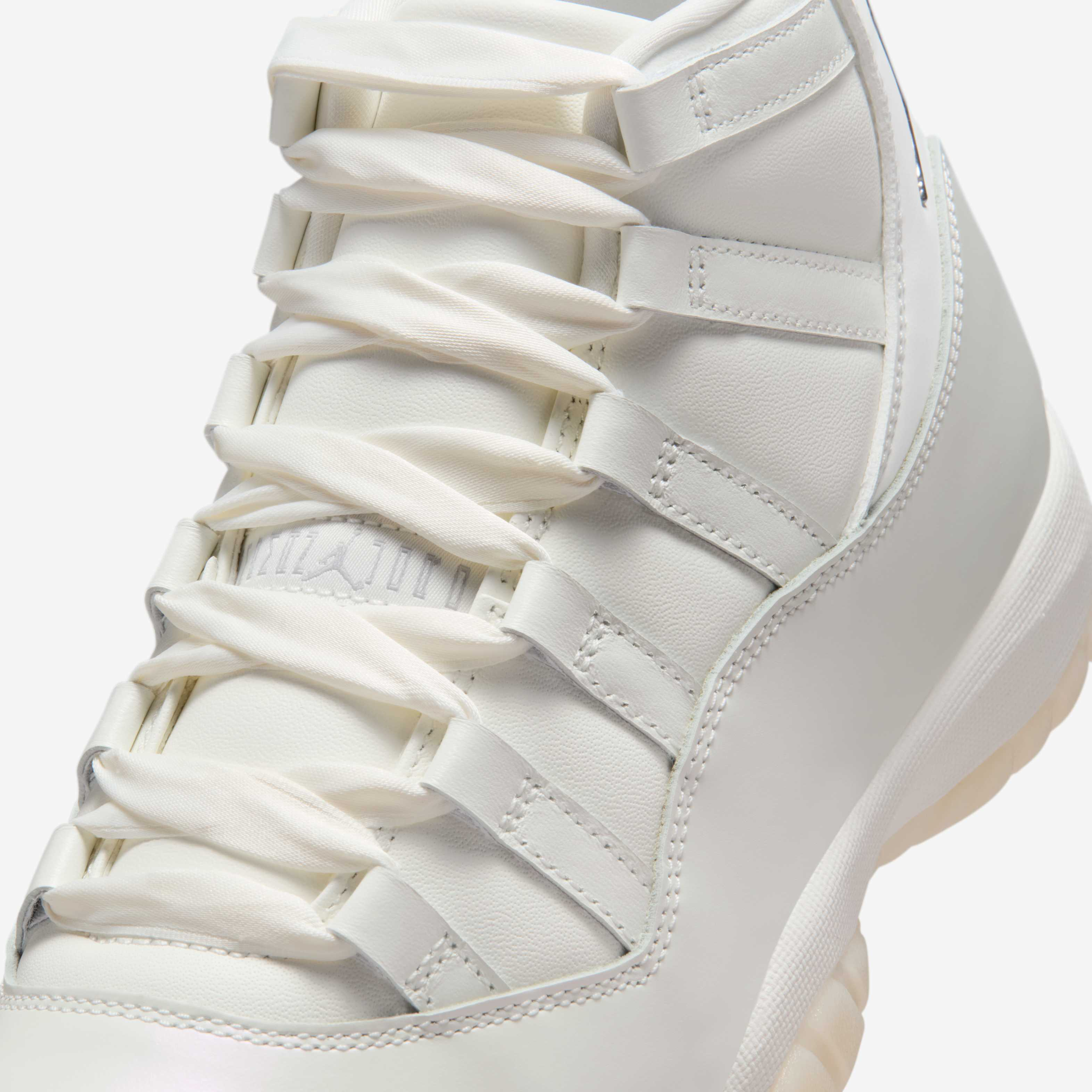 Air Jordan 11 Retro 'Pearl' image number 6