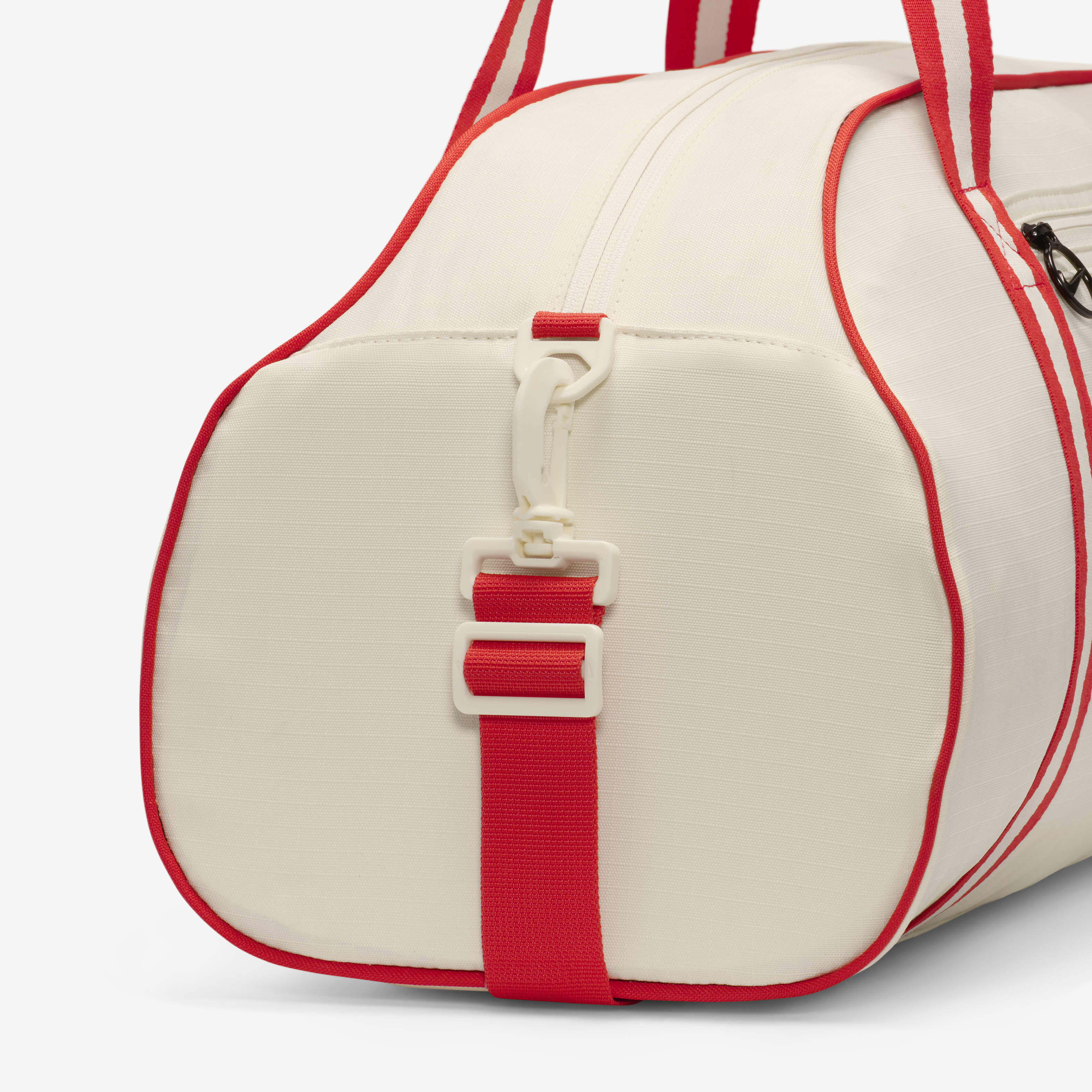 【NIKE】★大人気★Gym Club Training Bag 24L Coconut Milk 287404d4_7e97_46a4_88ff_4c5f92