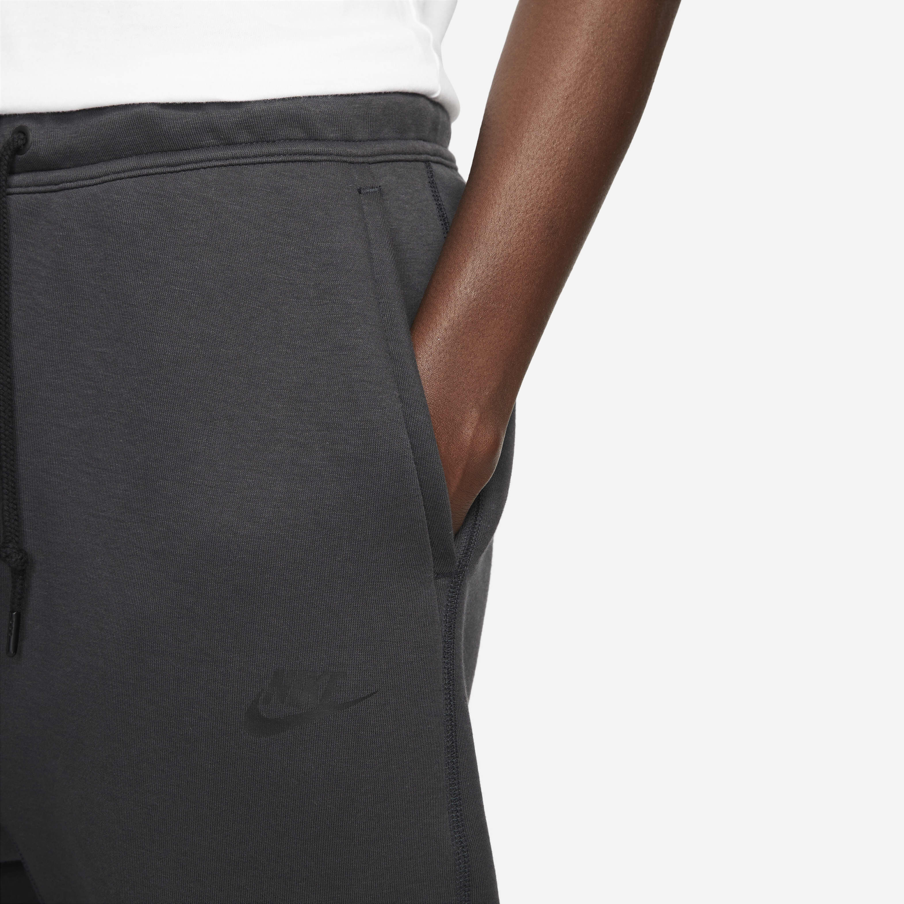 Nike Sportswear Tech Fleece image number 2