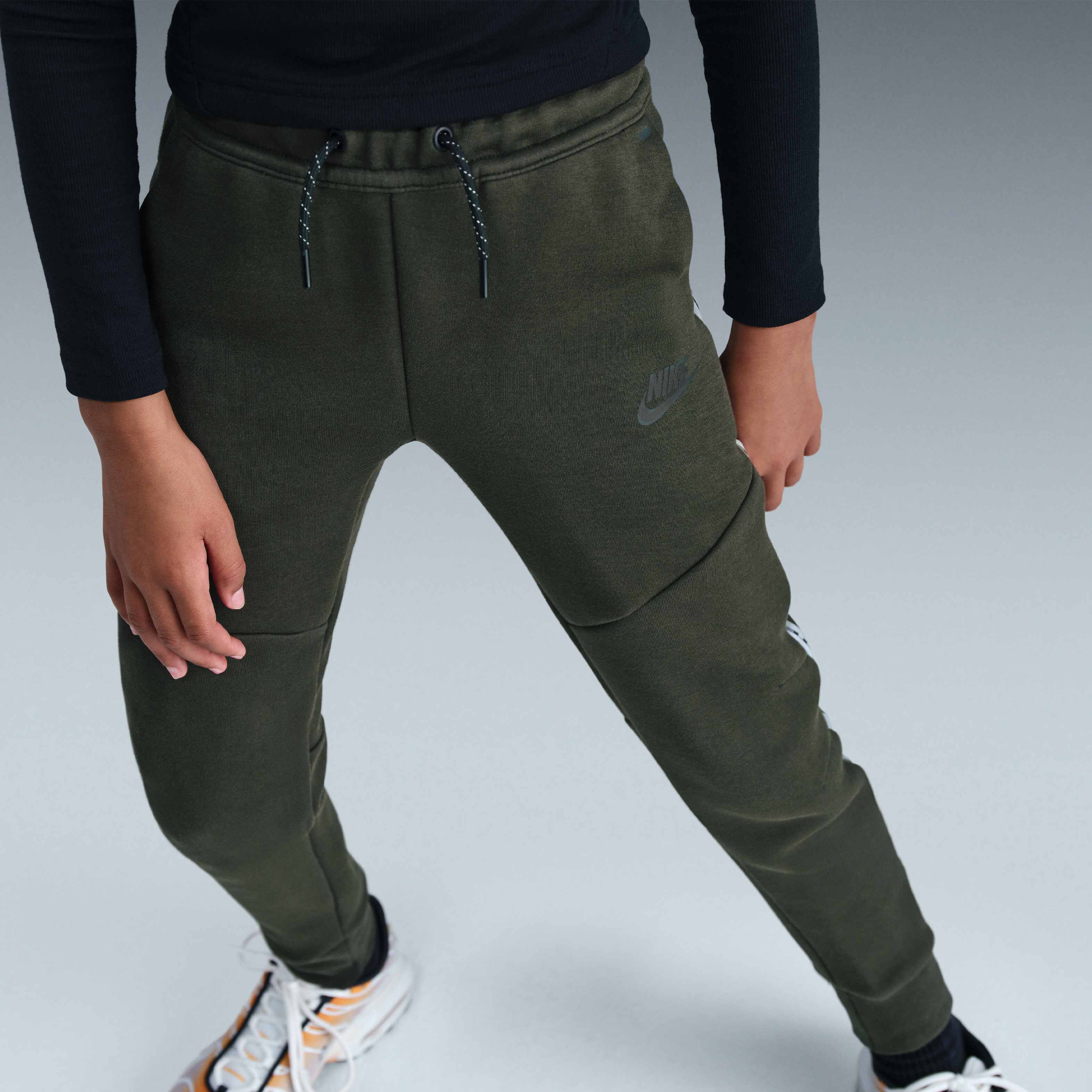 Nike Sportswear Tech Fleece image number 2