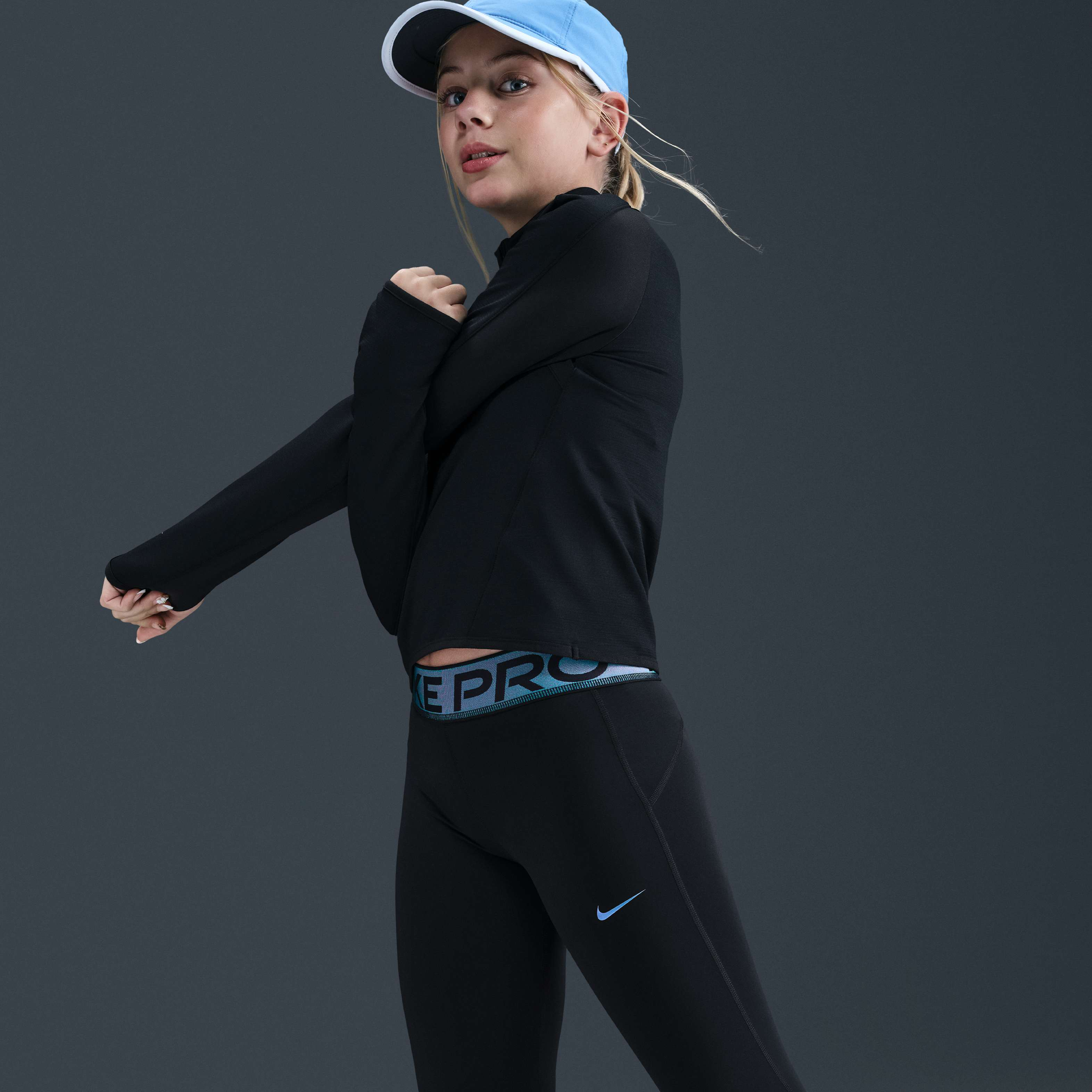 Nike Pro image number 4