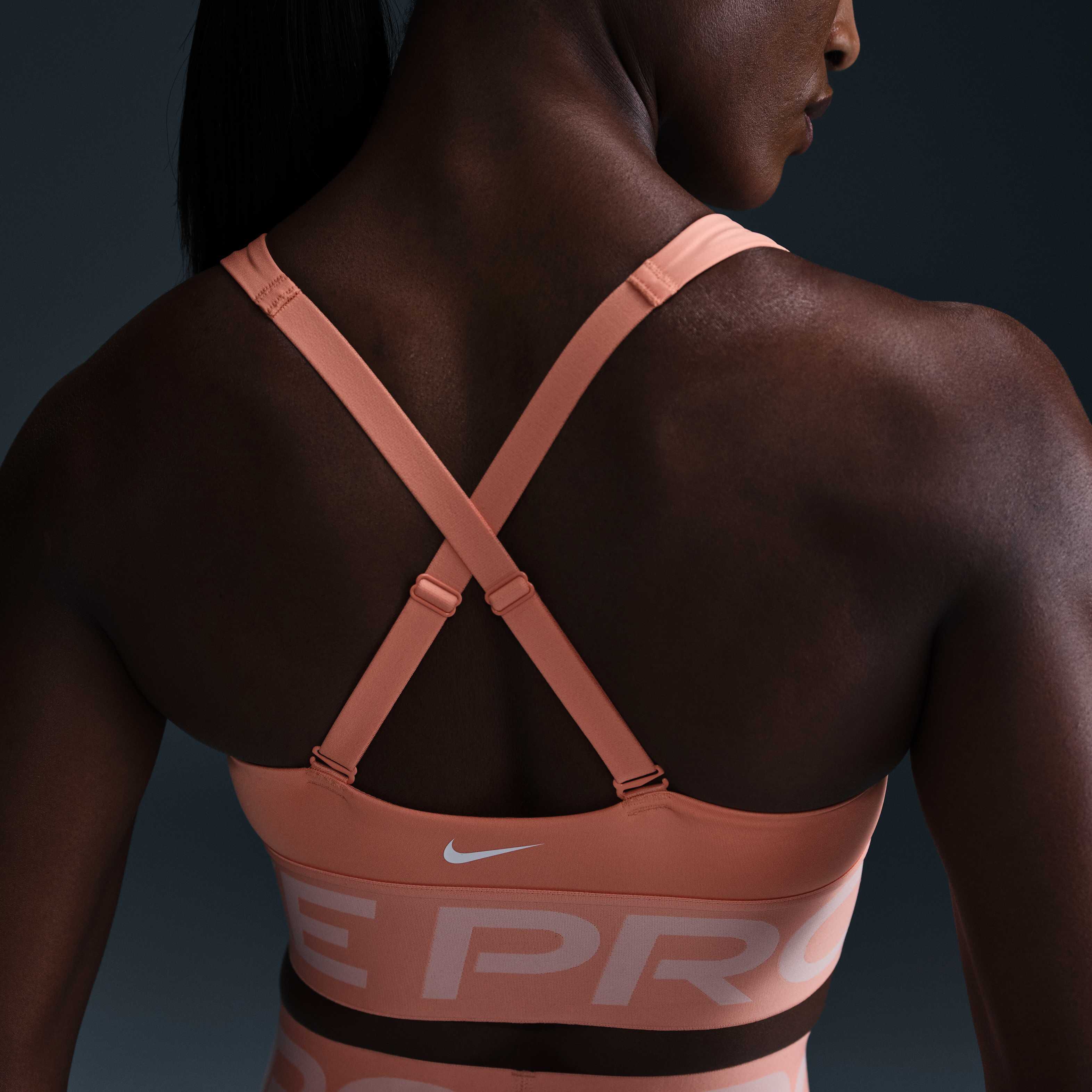Nike Pro Indy Plunge image number 5