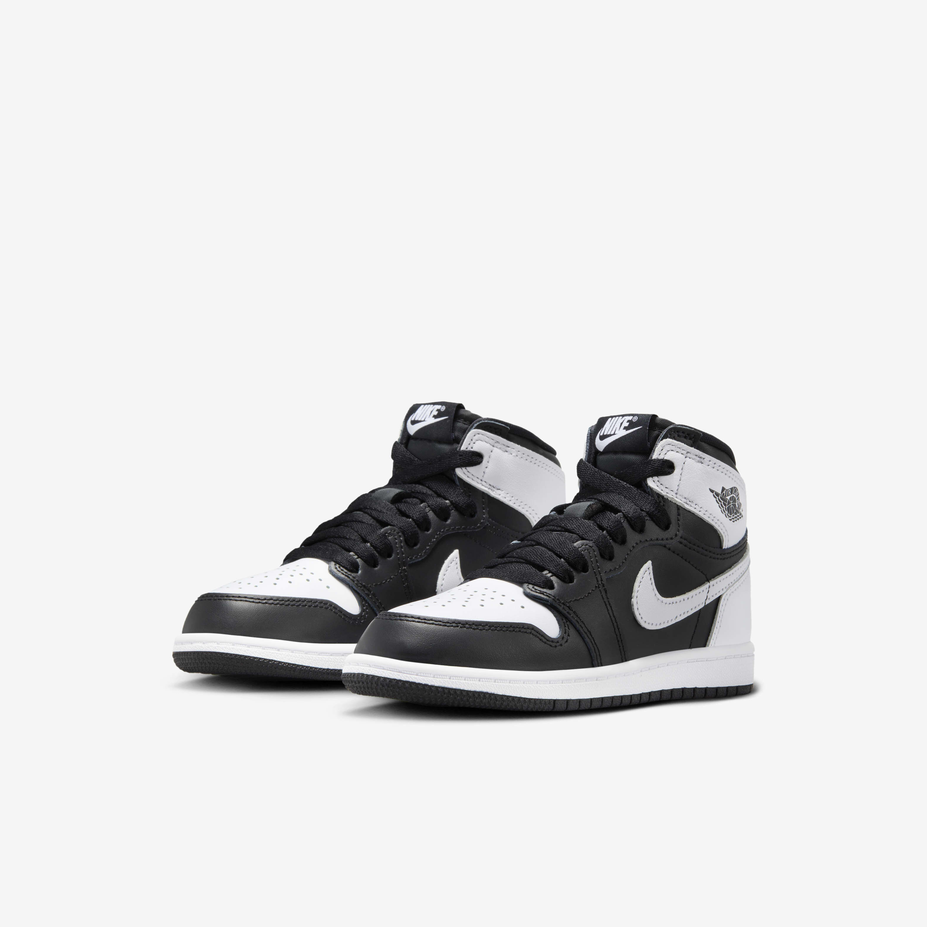 Jordan 1 Retro High OG 'Black & White' image number 4