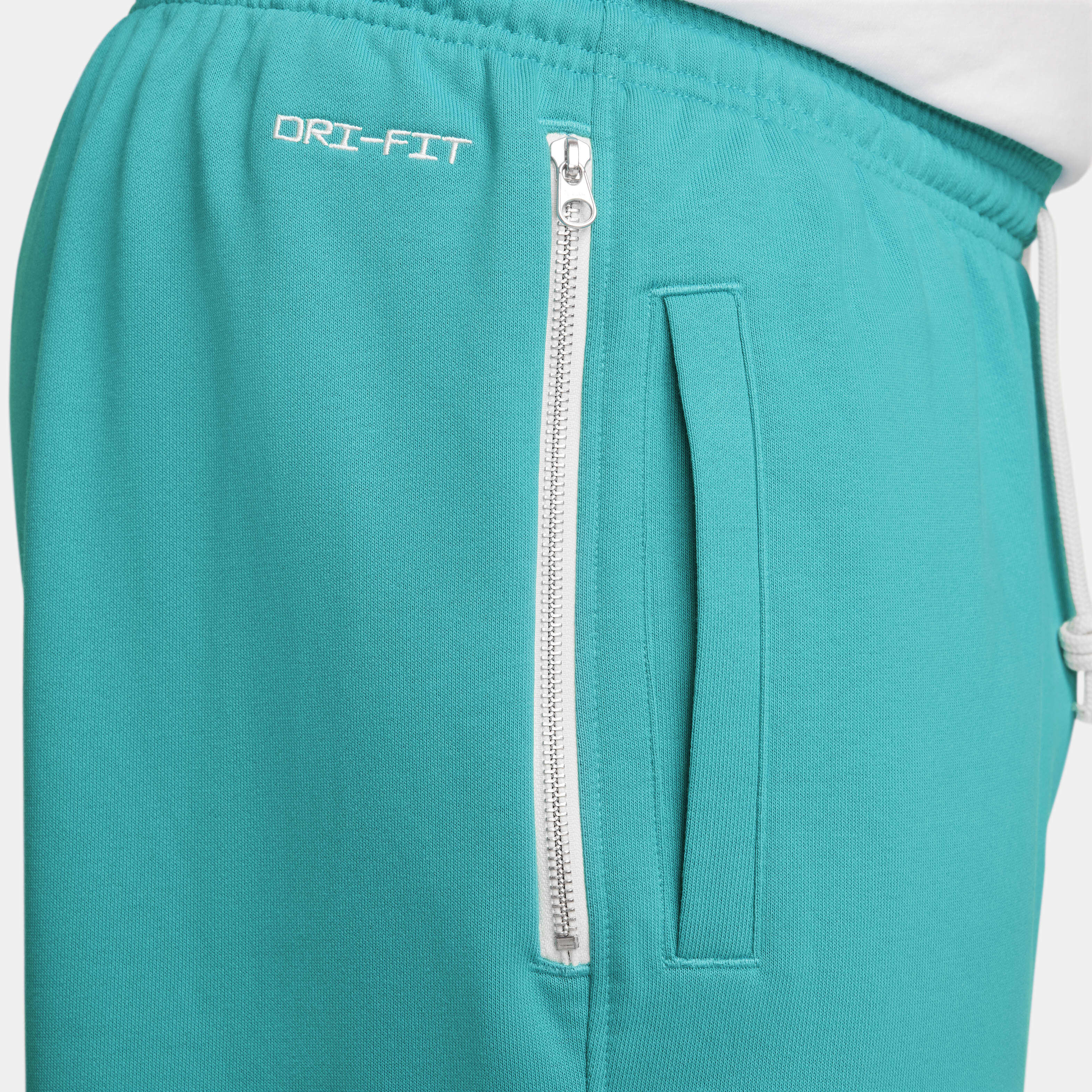 Nike Standard Issue image number 10