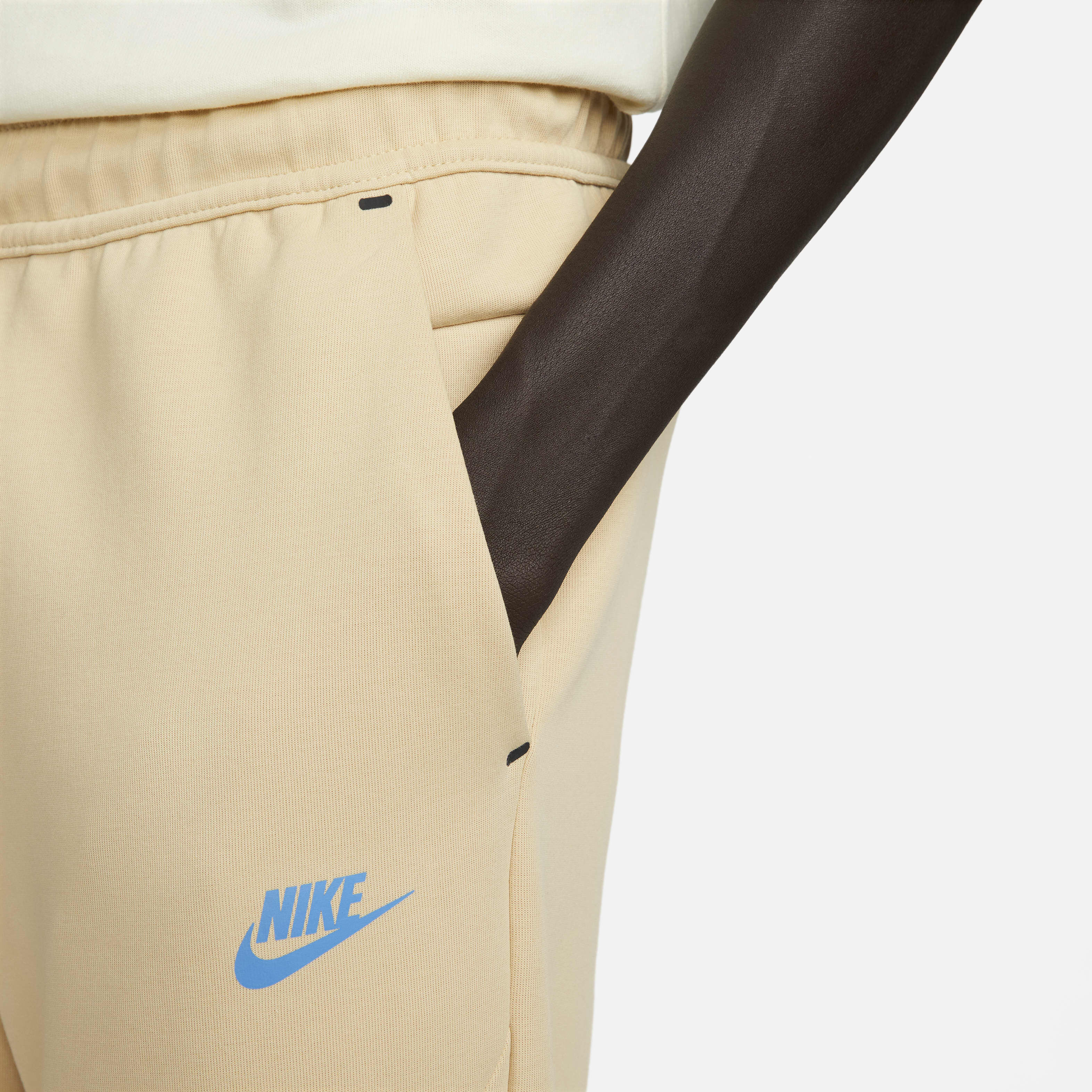 Nike Sportswear Tech Fleece image number 2