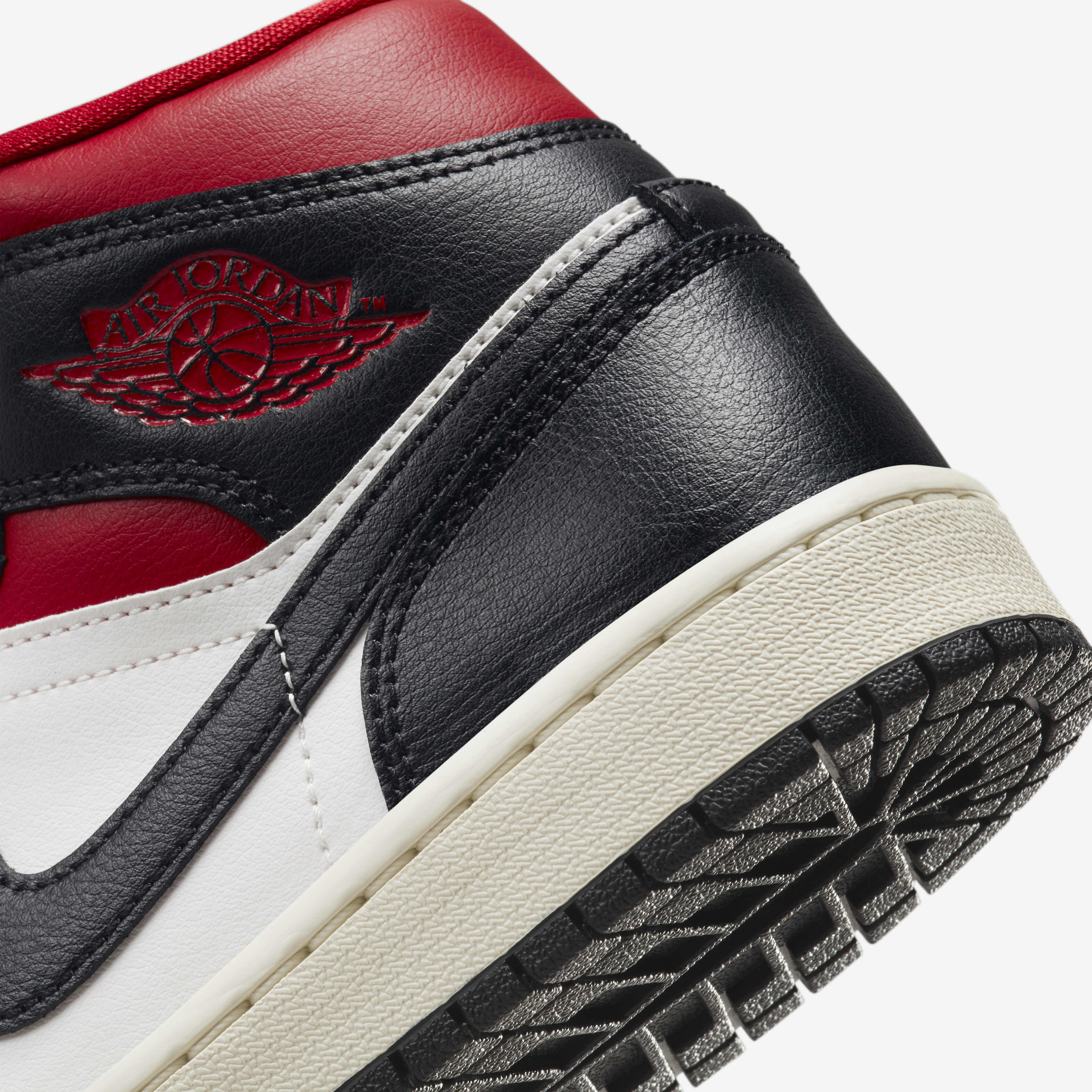 Air Jordan 1 Mid image number 7