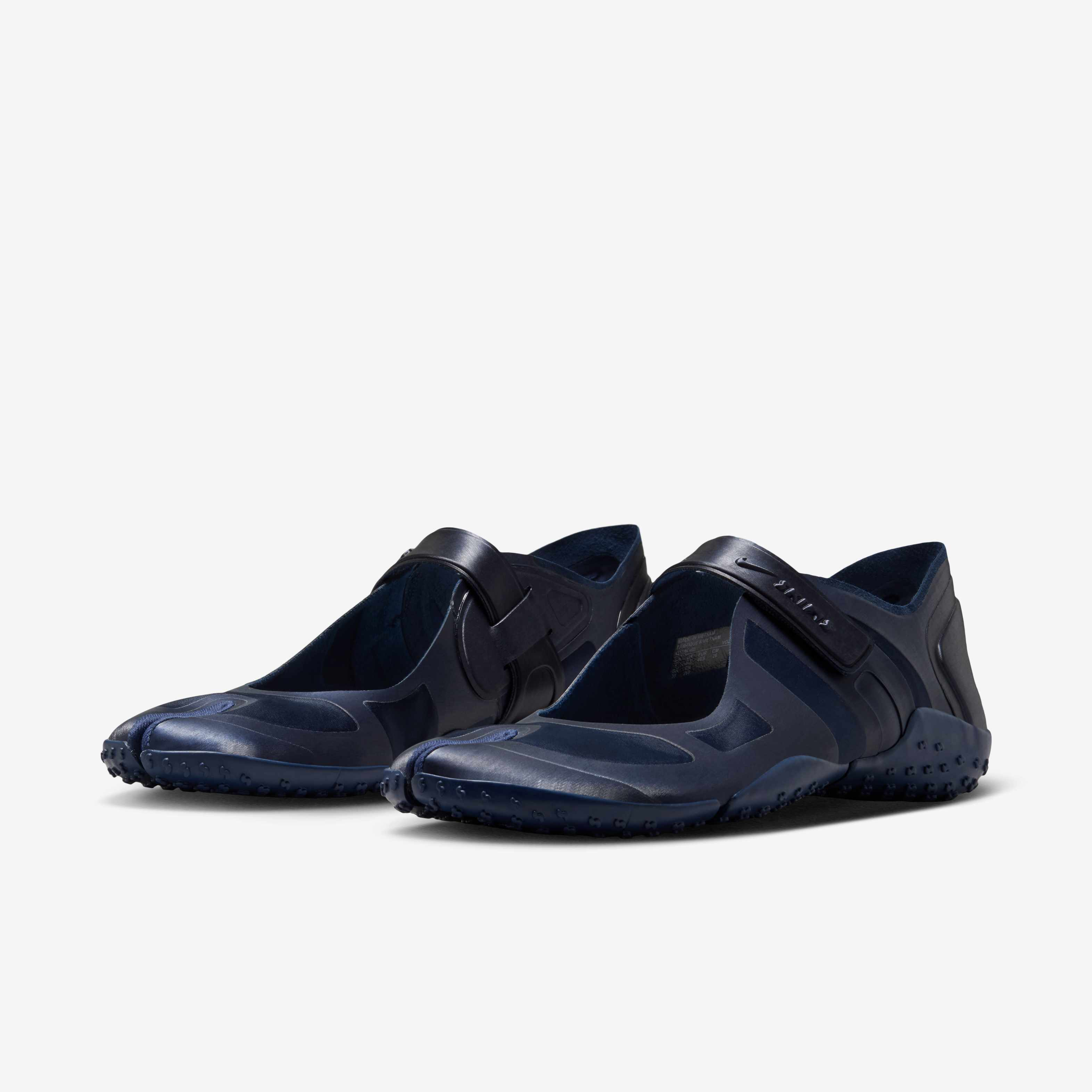 NikeSKIMS Rift Satin image number 4