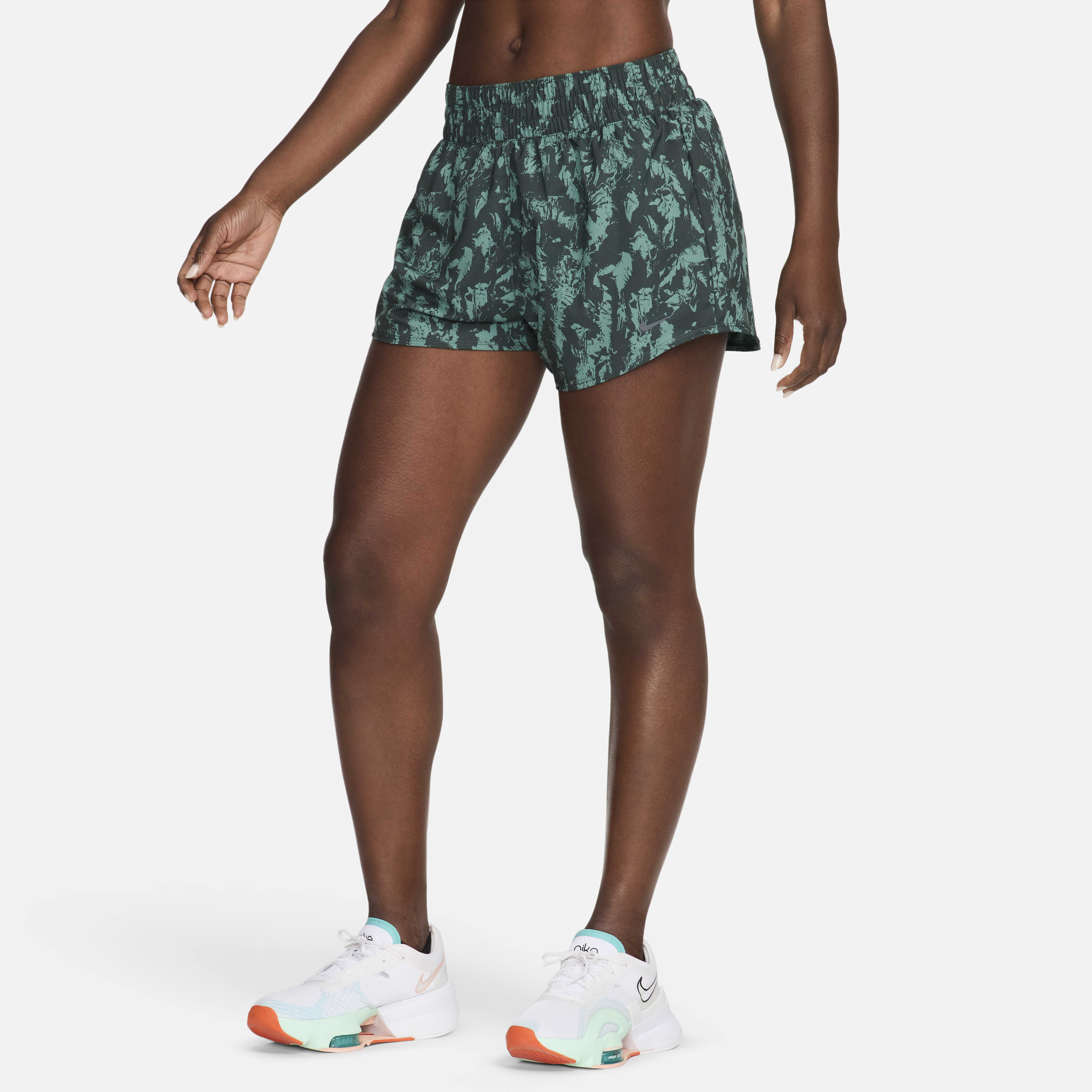 Nike women's 7.5 in cm hot sale