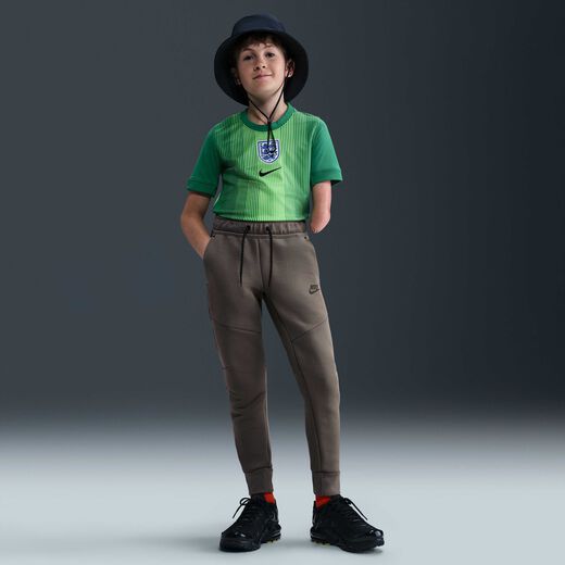 نايكي سبورتسوير تك فليس نايكي سبورتسوير تك فليس