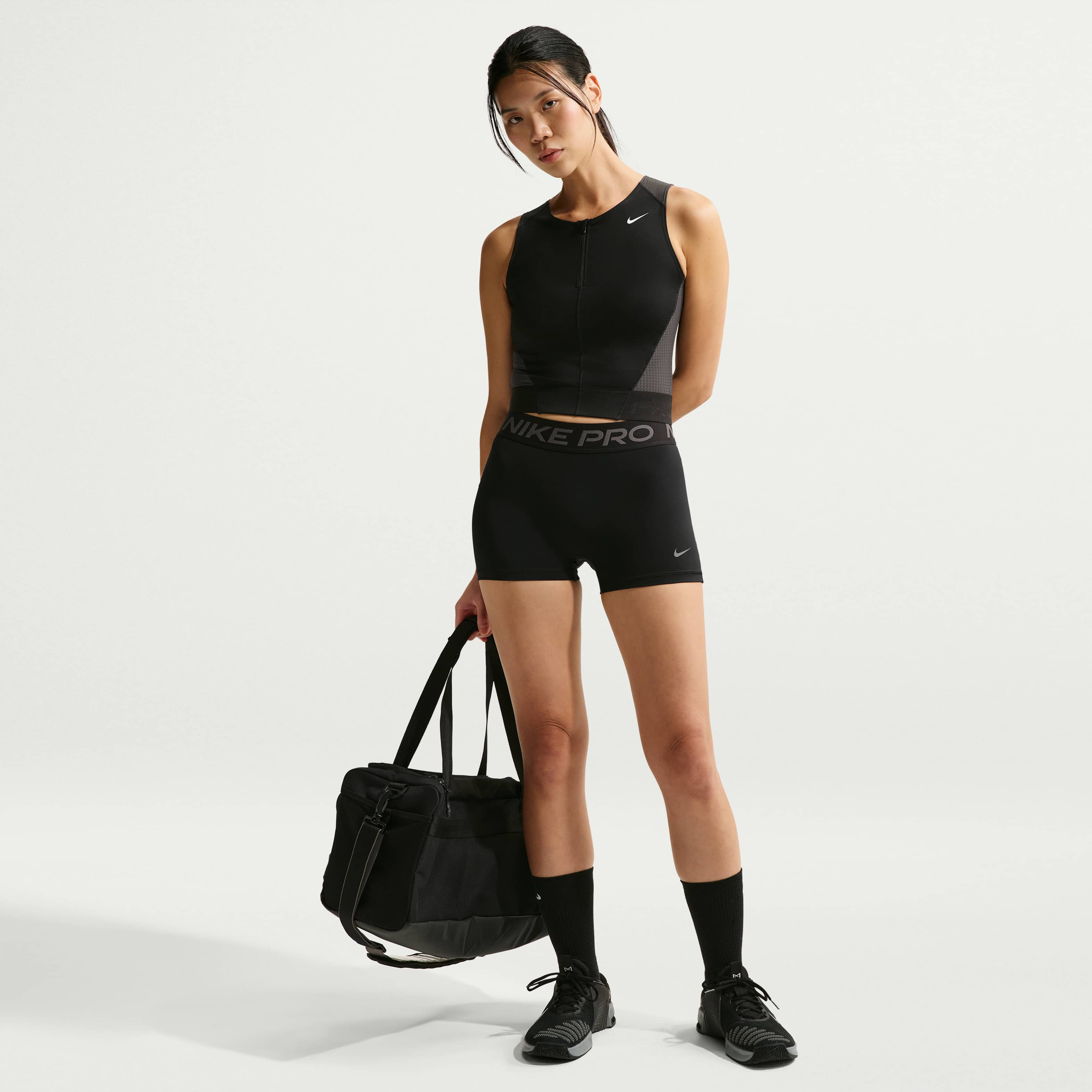 Nike Pro image number 3