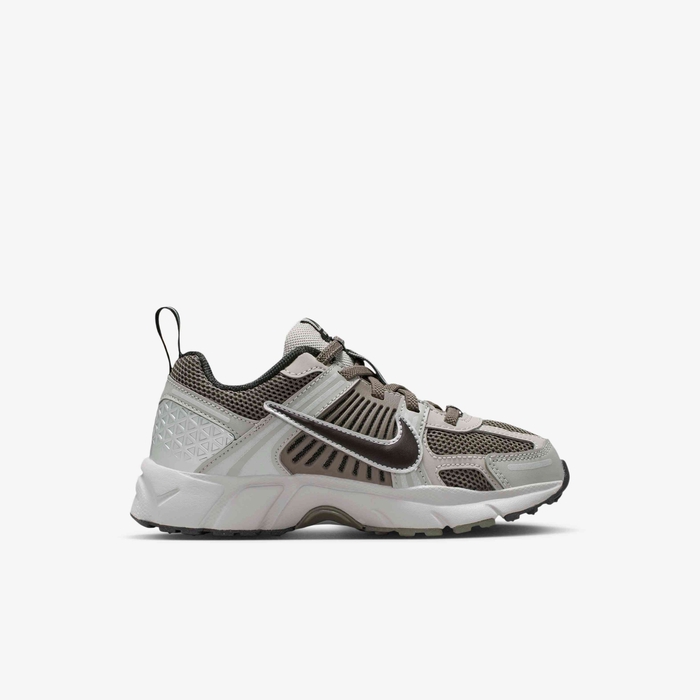 Nike Vomero 5 image number 2 Nike Vomero 5 image number 2